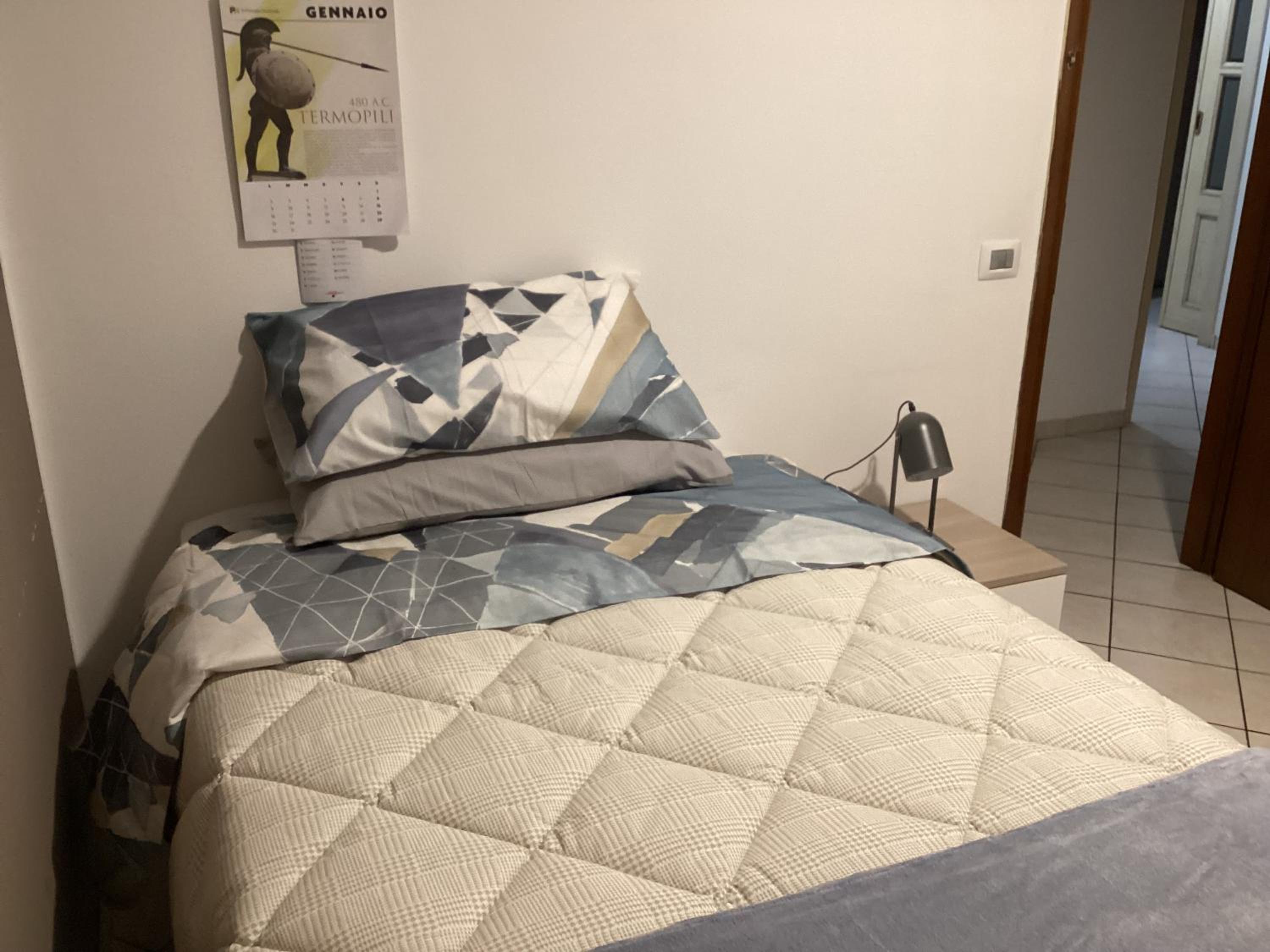 Standard Single Room with Shared Bathroom photo 2