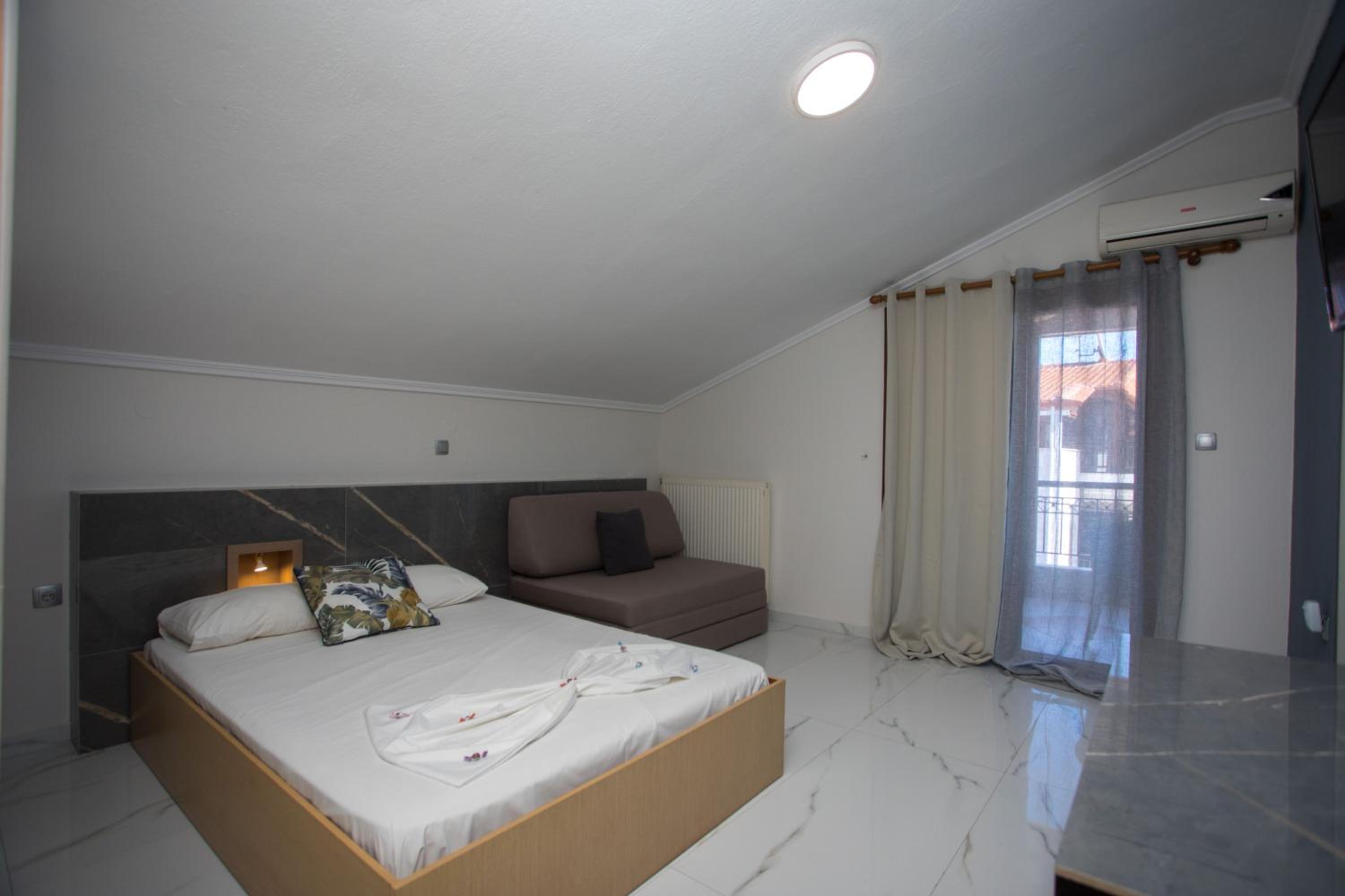 Deluxe Junior Suite - Photo 7