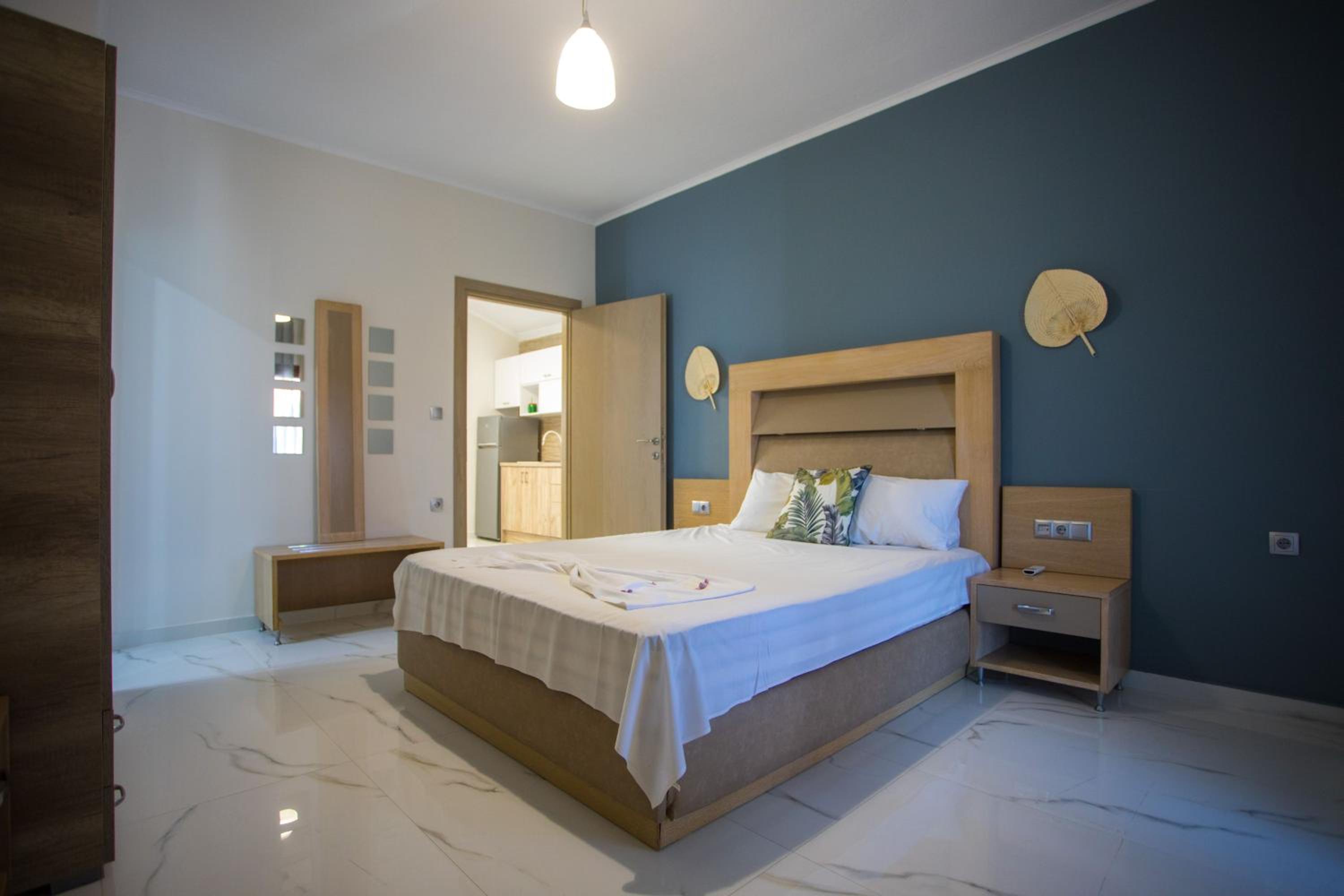 Deluxe Junior Suite - Photo 12