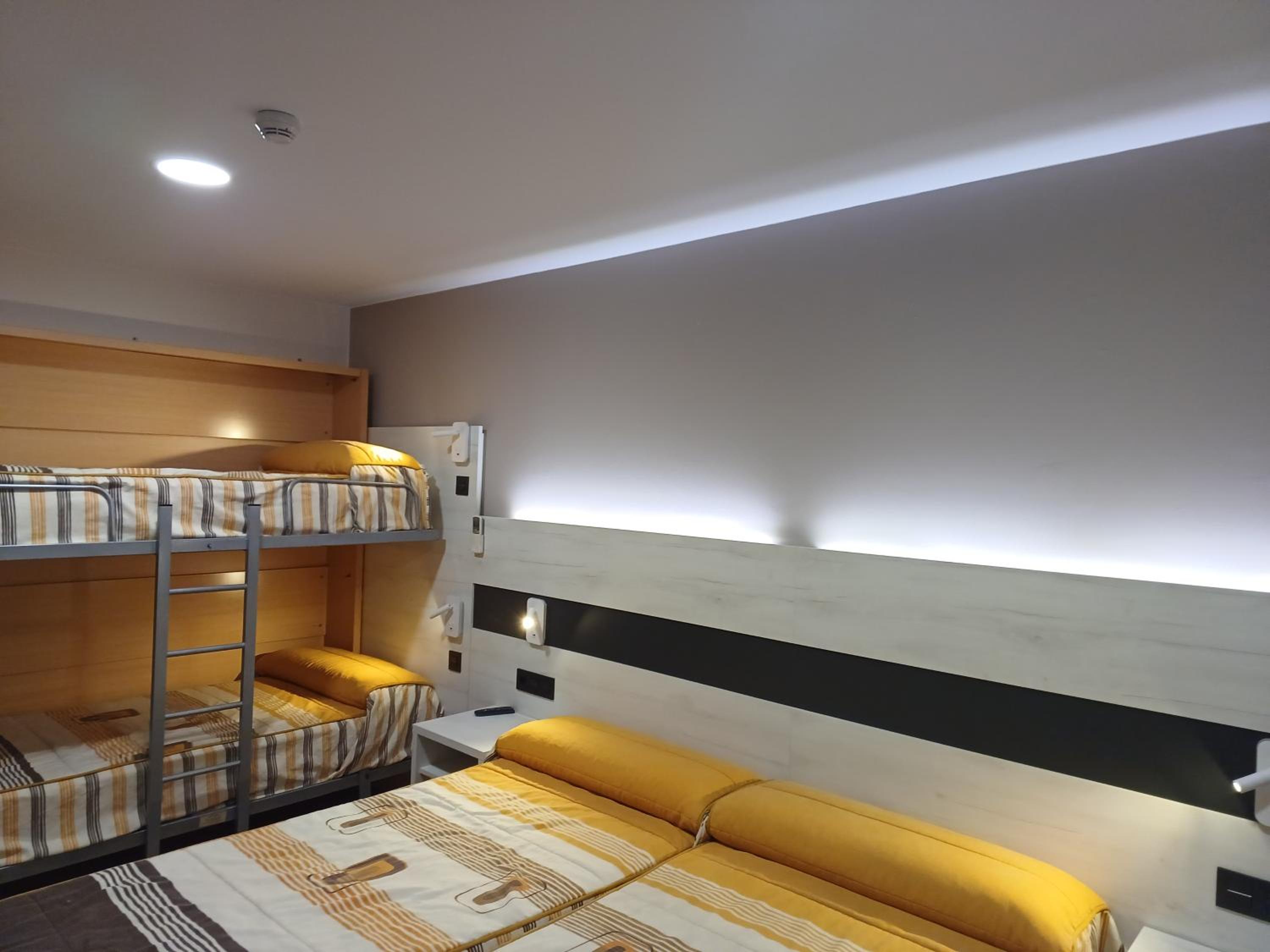 Quadruple Room - Photo 3