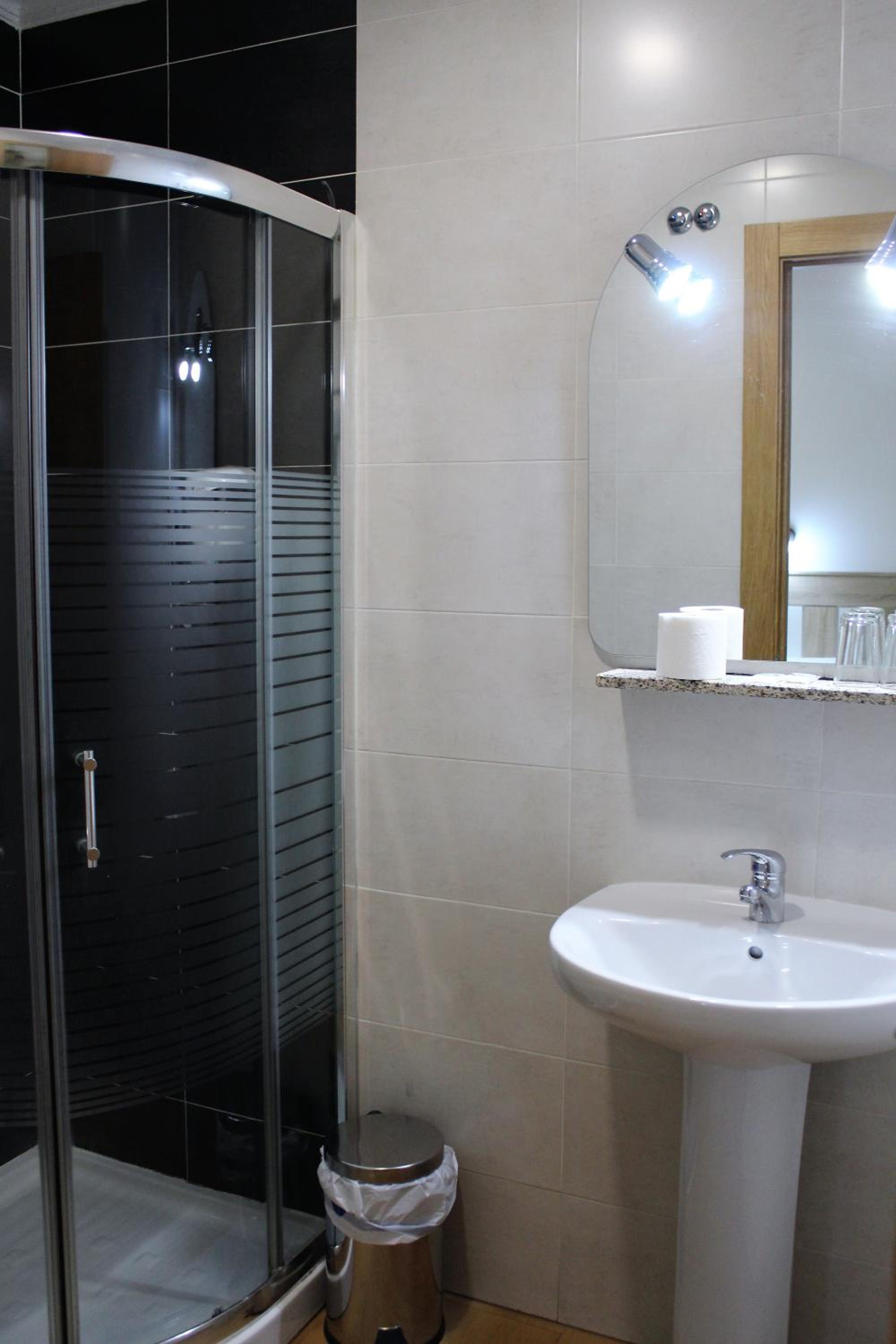 Twin Room - Exterior - Photo 8