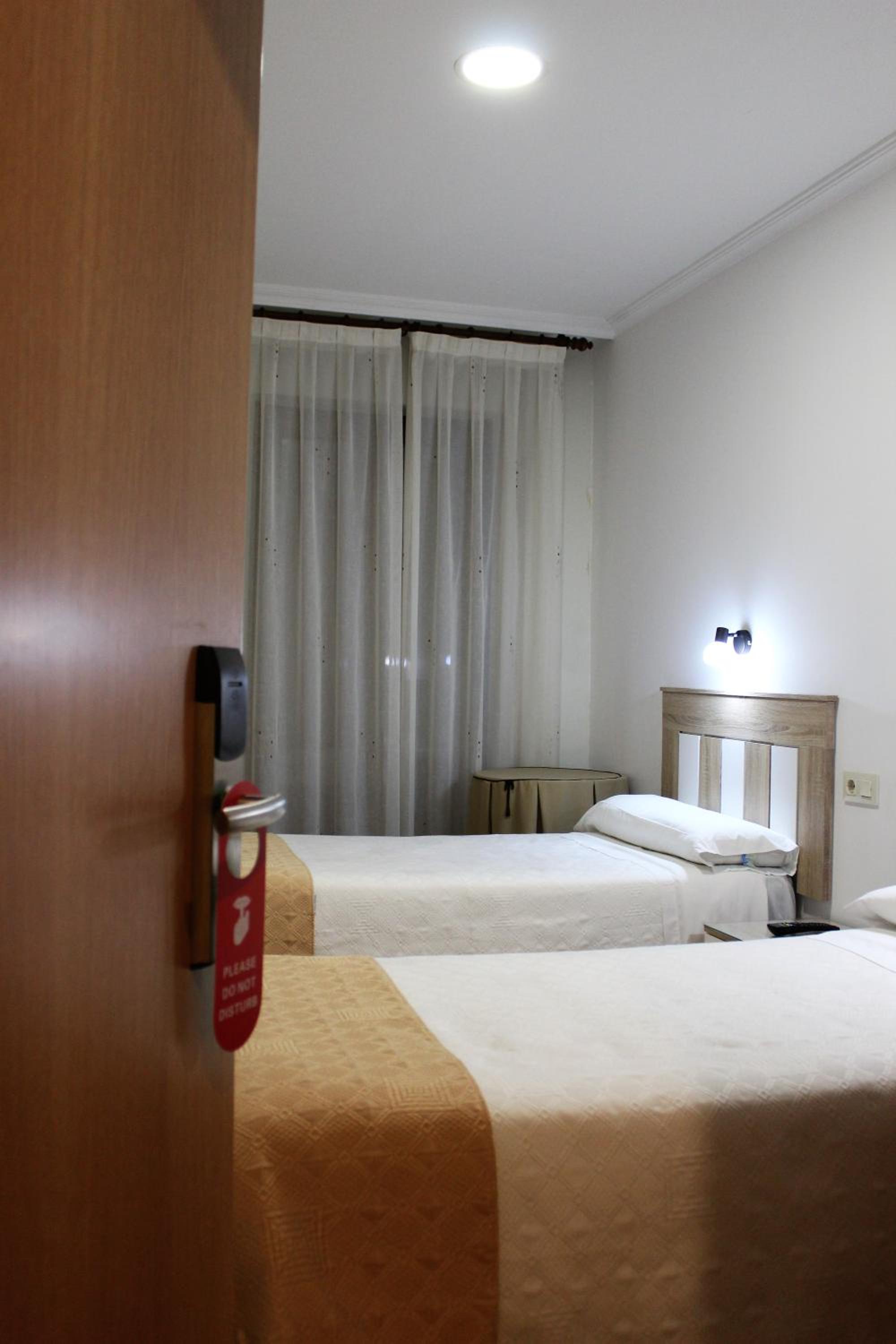 Twin Room - Exterior - Photo 3
