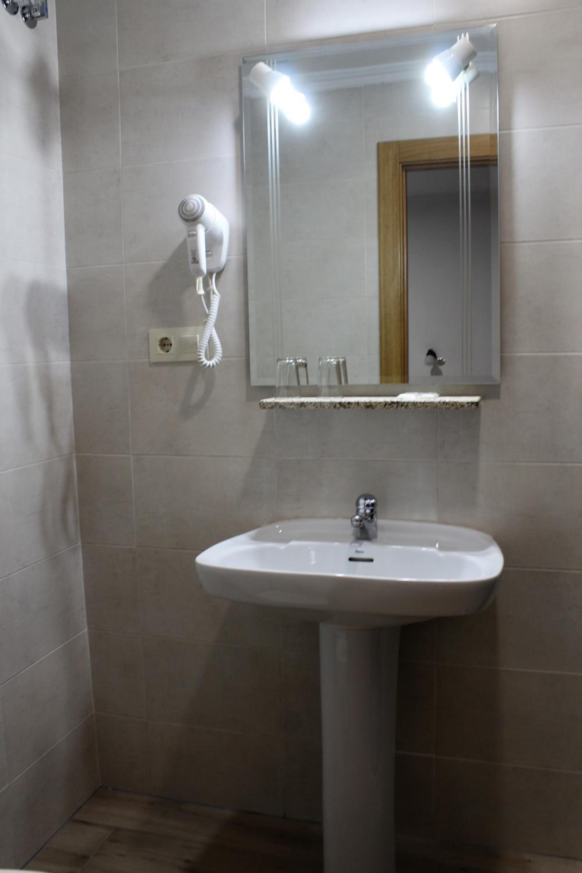 Twin Room - Exterior - Photo 14