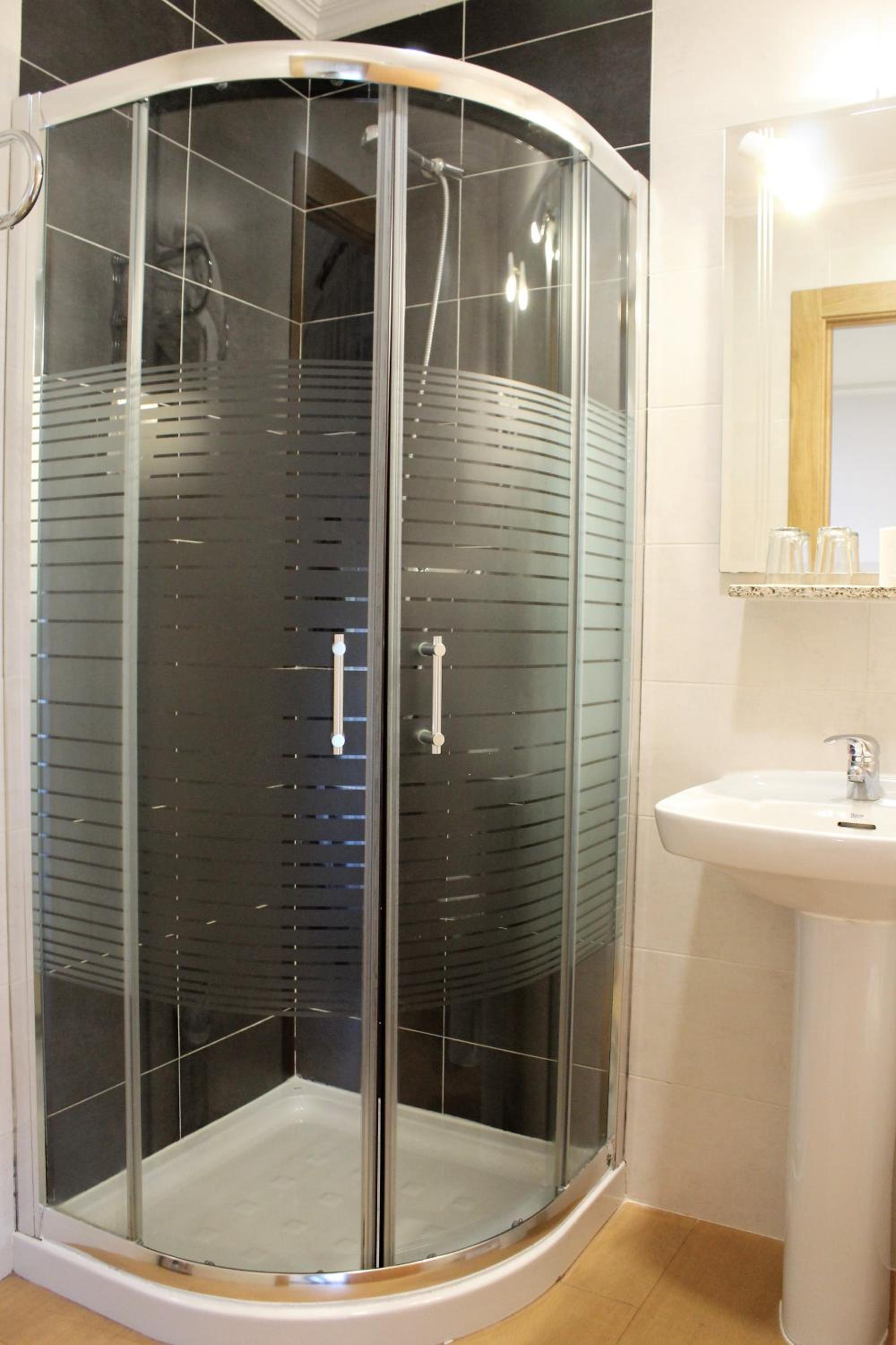 Twin Room - Exterior - Photo 11