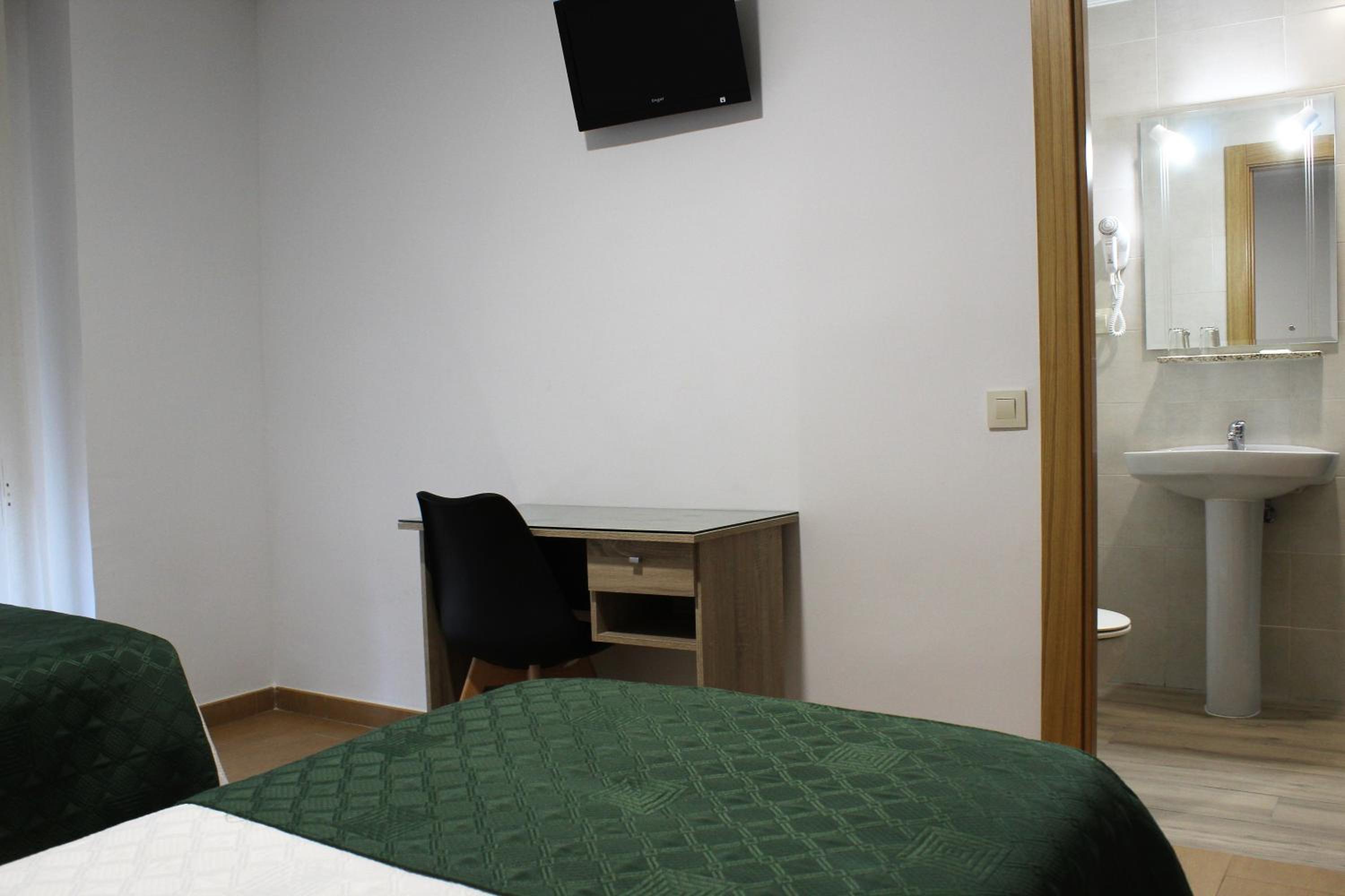Twin Room - Exterior - Photo 12