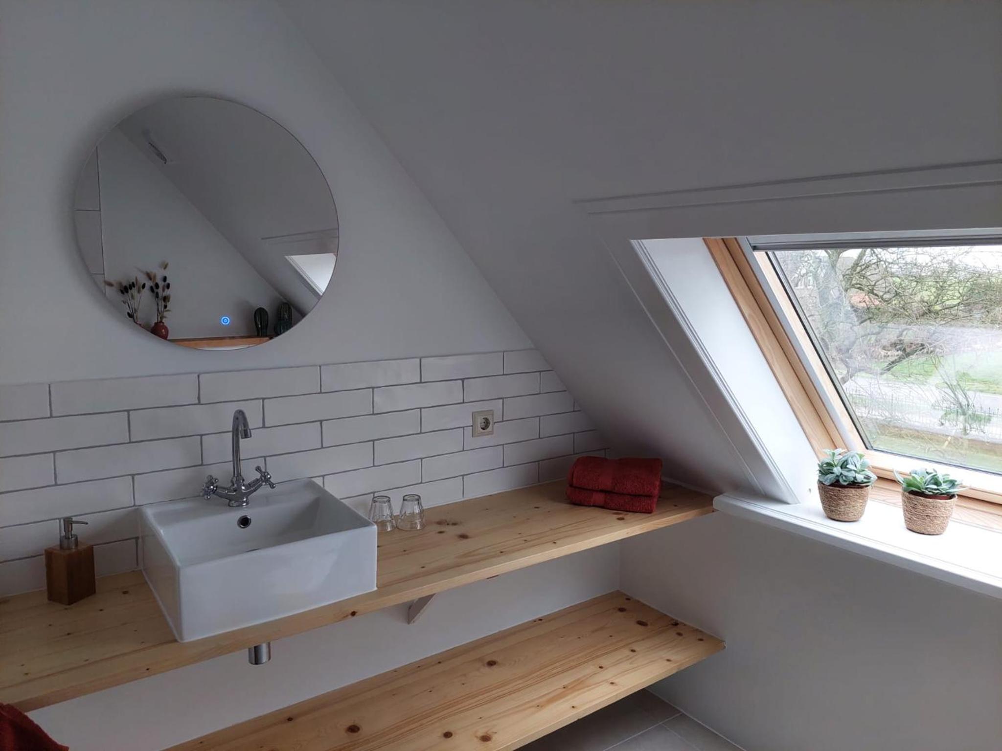 Twin Room with Private Bathroom - Photo 5