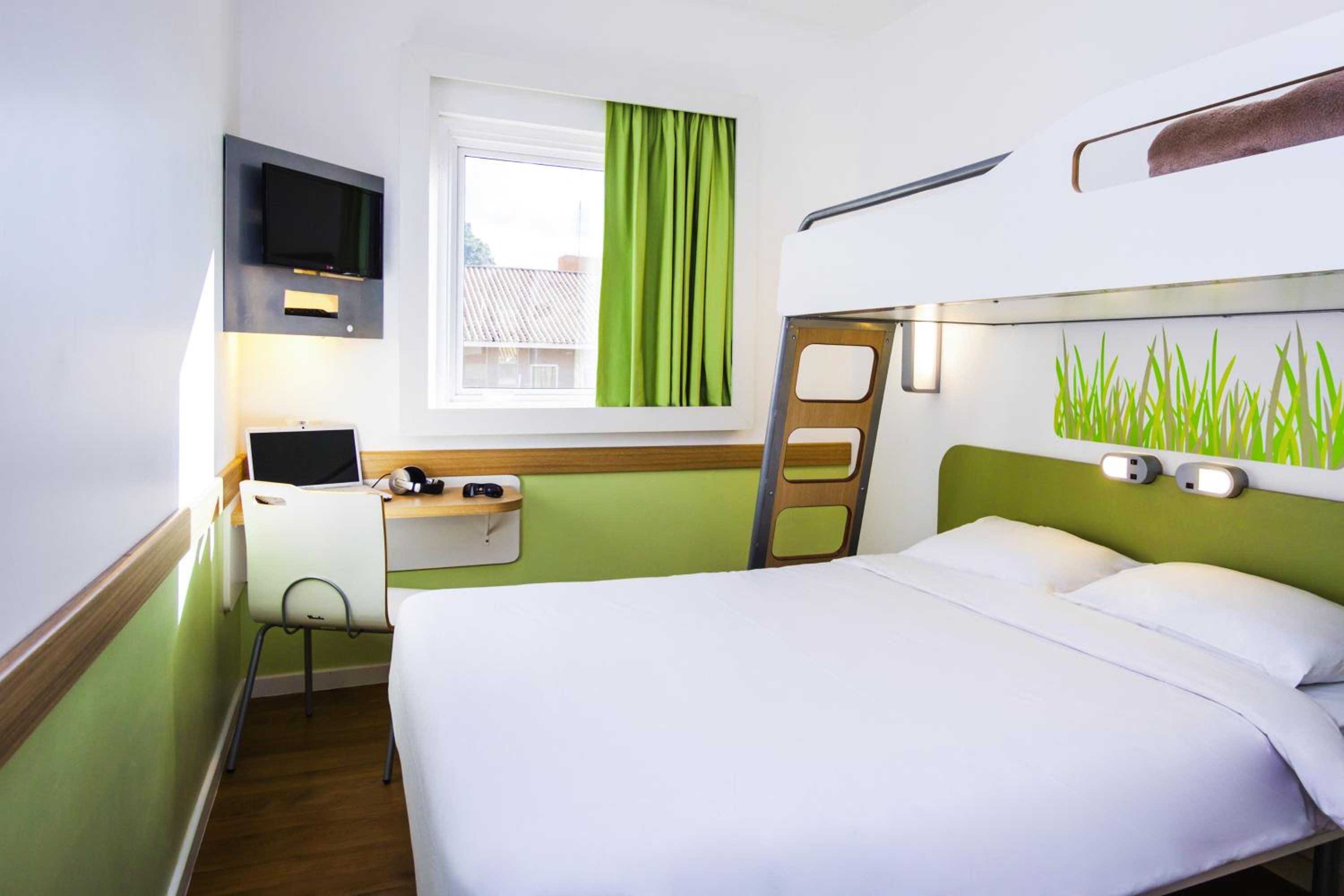 Standard Family Room with One Double Bed and One Bunk Bed - Photo 6