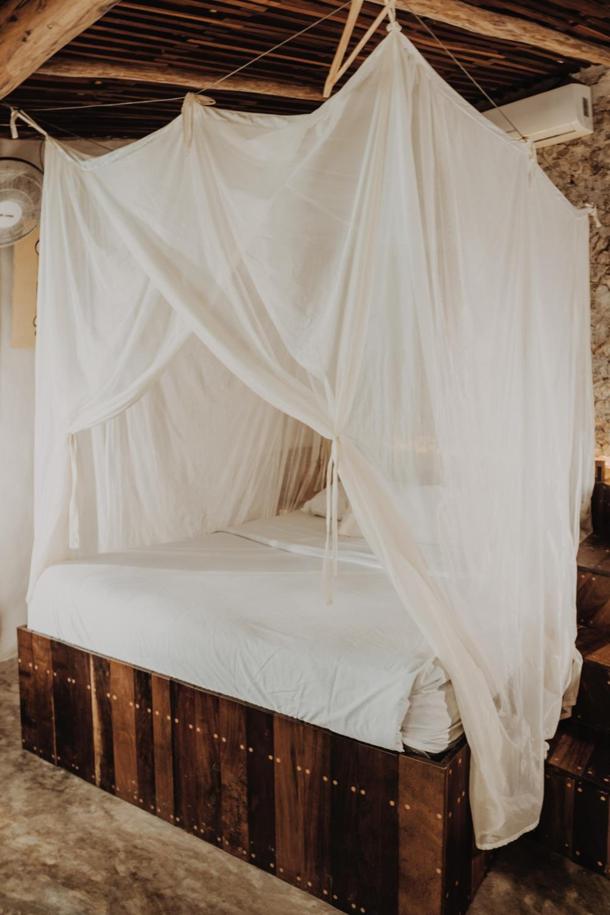 Bungalow with Partial Lake View - Queen Bed and AC