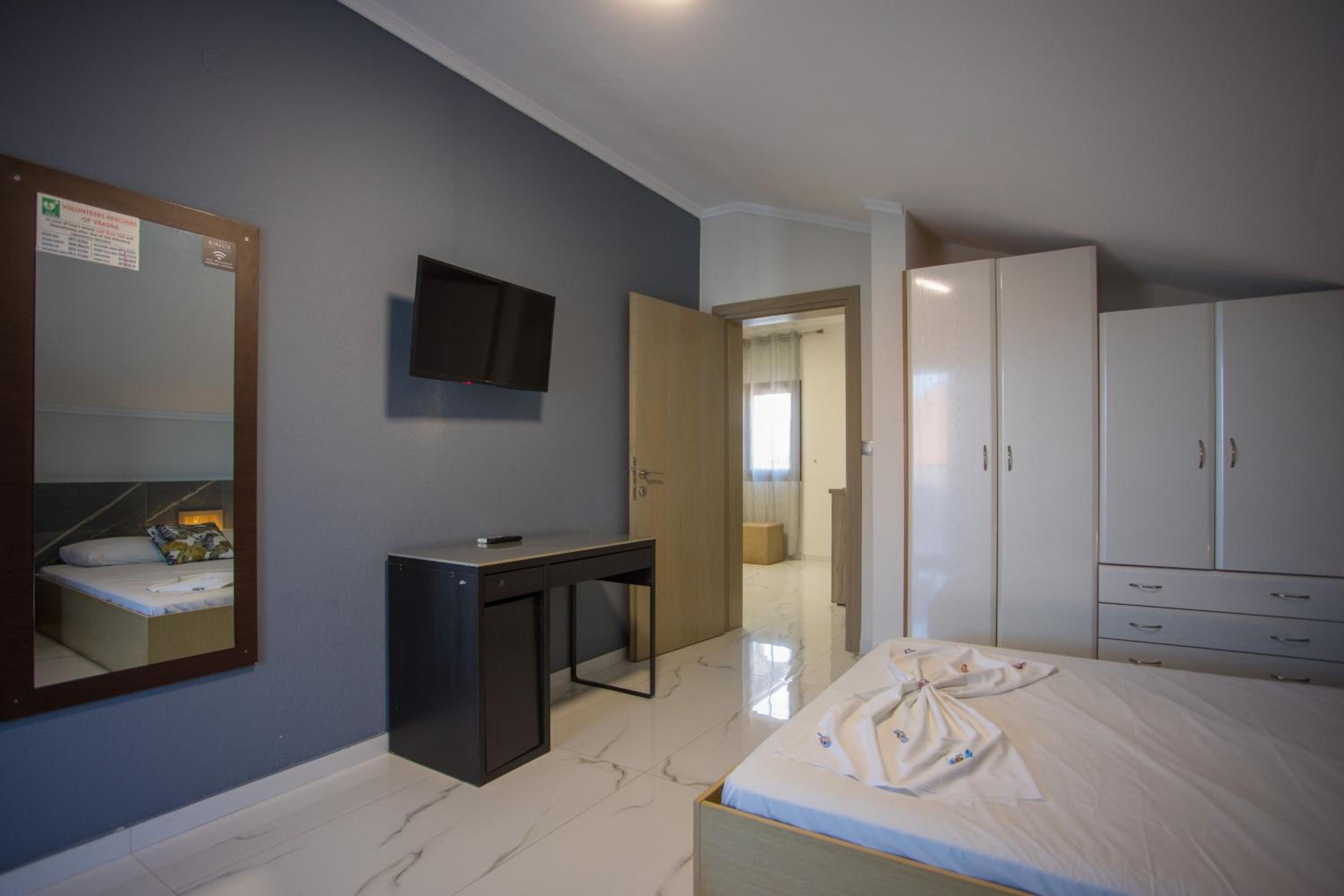 Deluxe Junior Suite - Photo 25