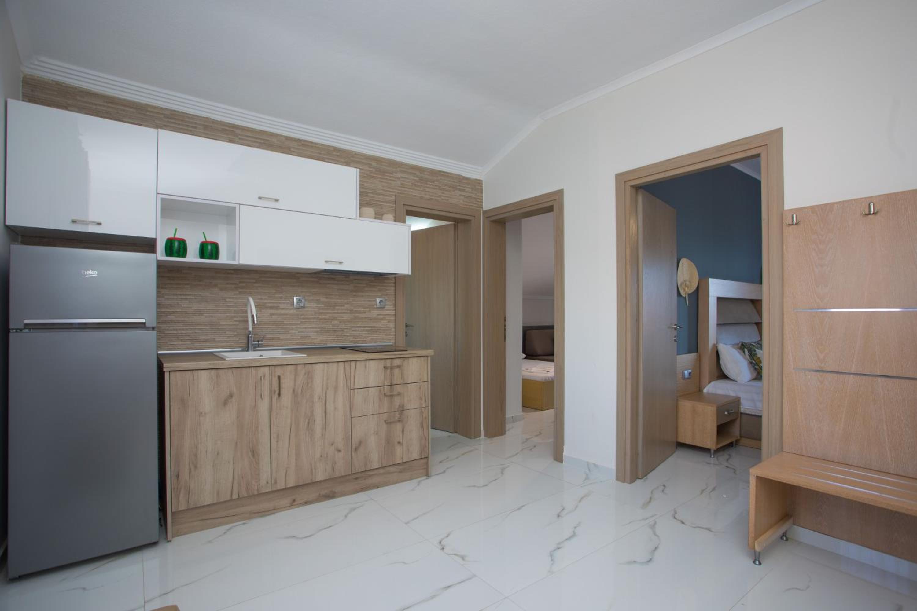 Deluxe Junior Suite - Photo 20