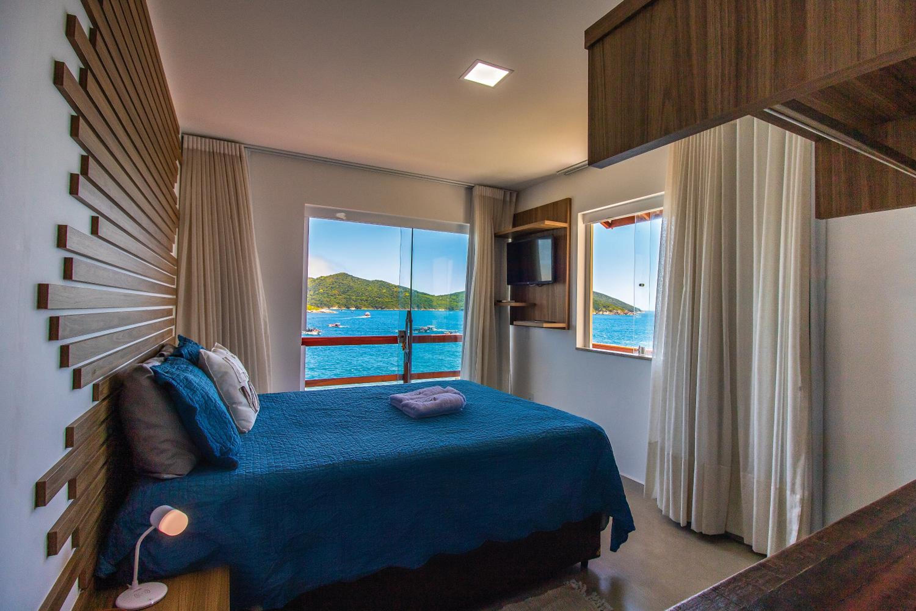 Queen Suite with Sea View