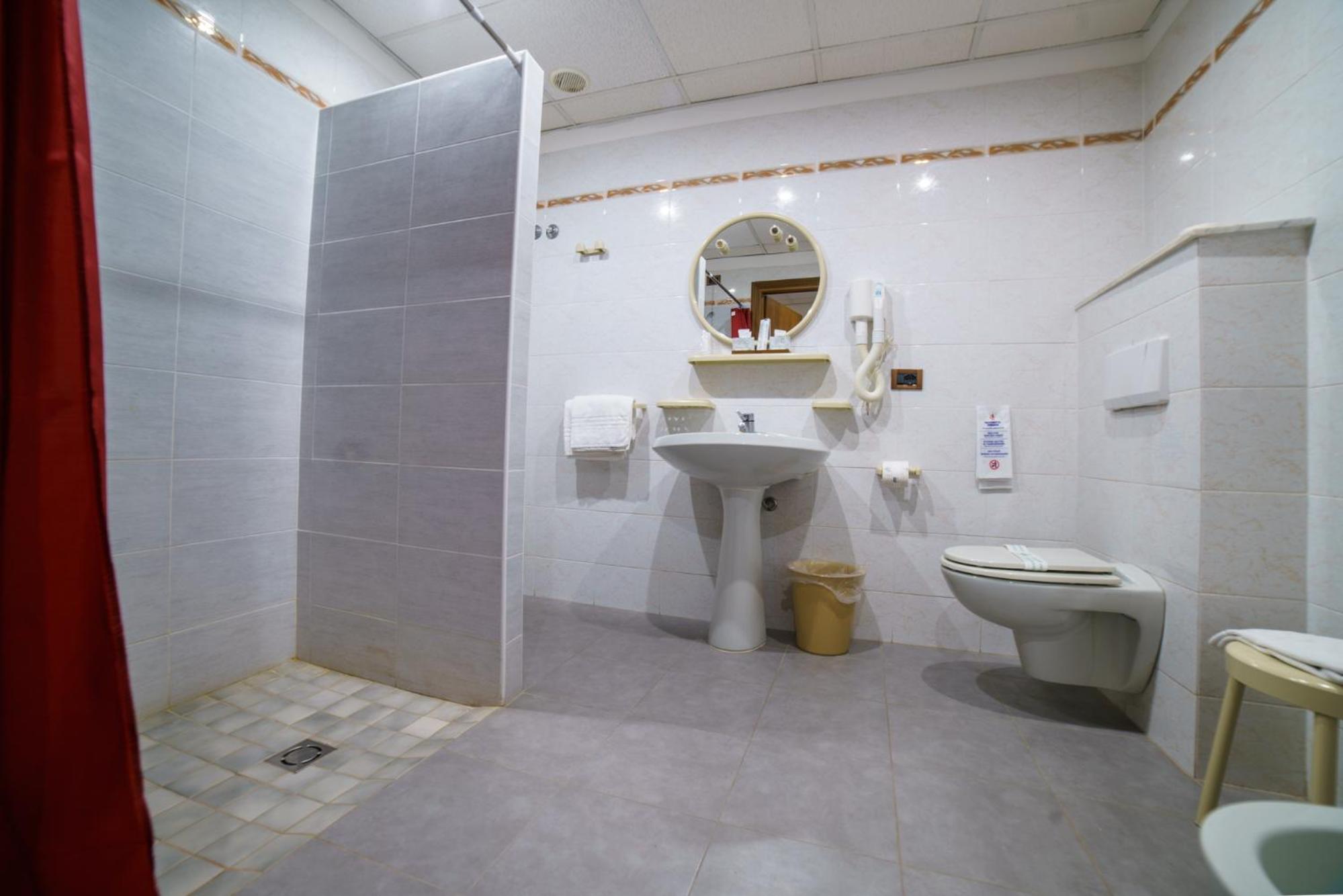 Standard Double or Twin Room photo 3