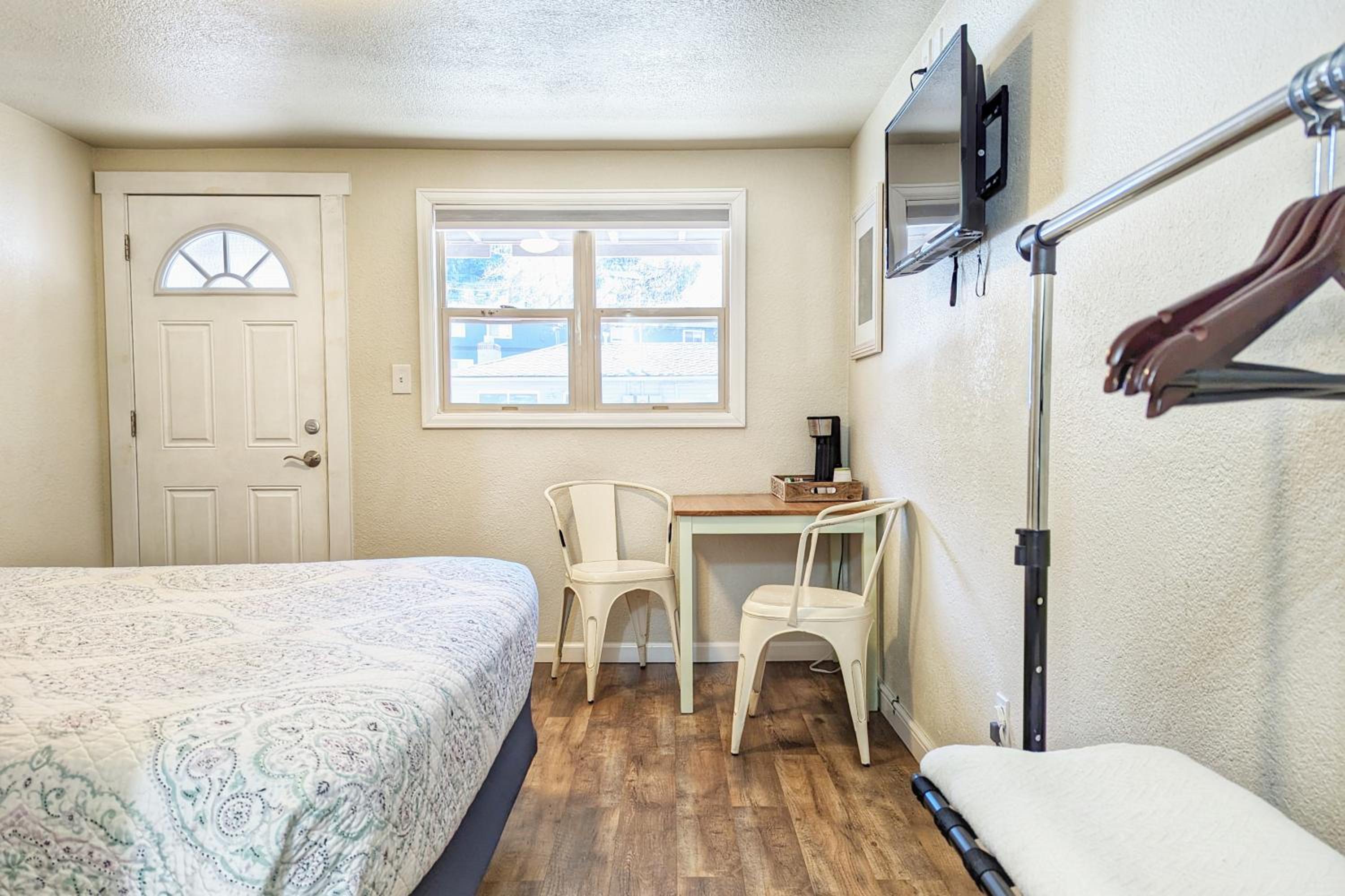 Double room with mountain view (ground floor)
