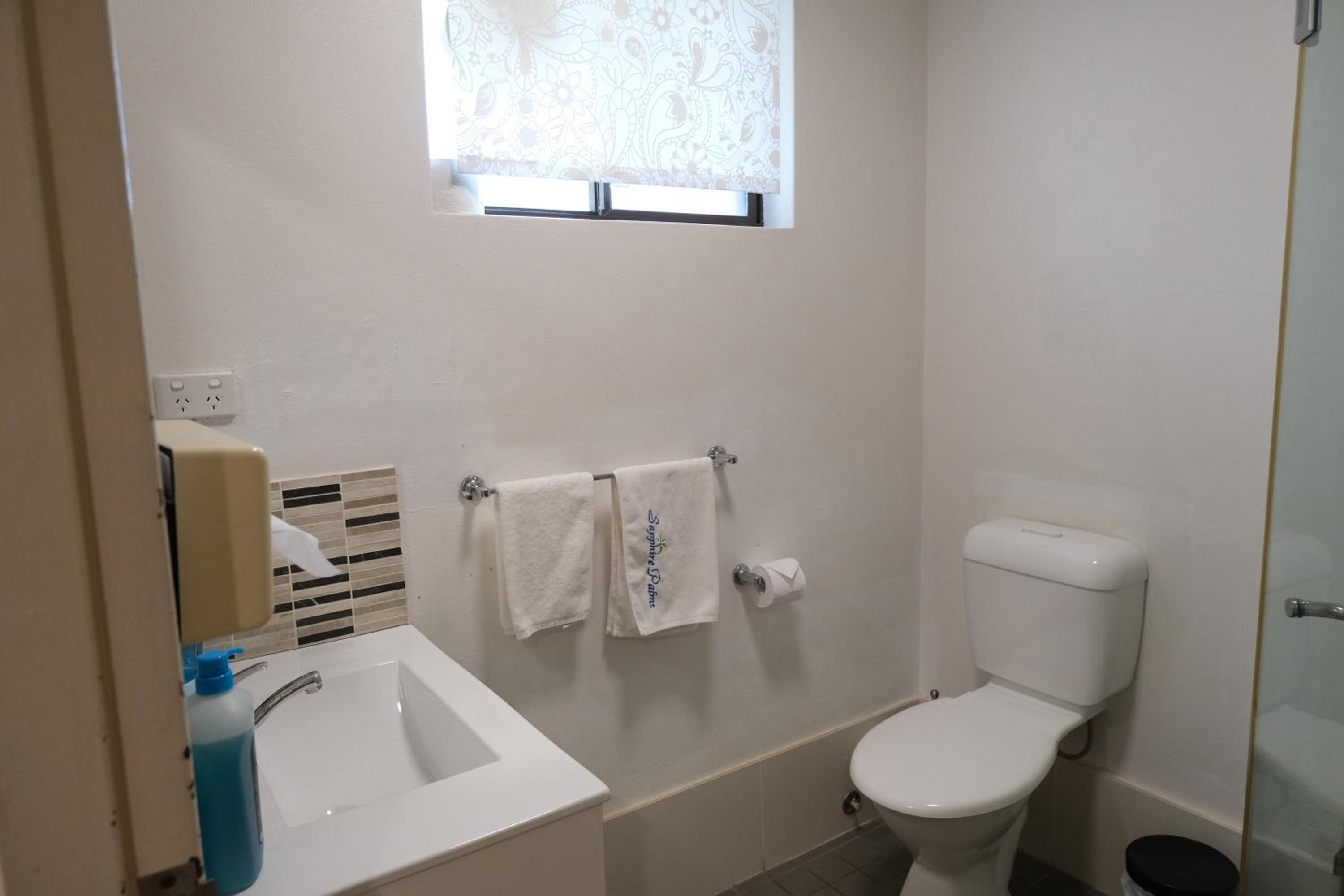 Deluxe Queen Room with Private Balcony Upstairs Room photo 2