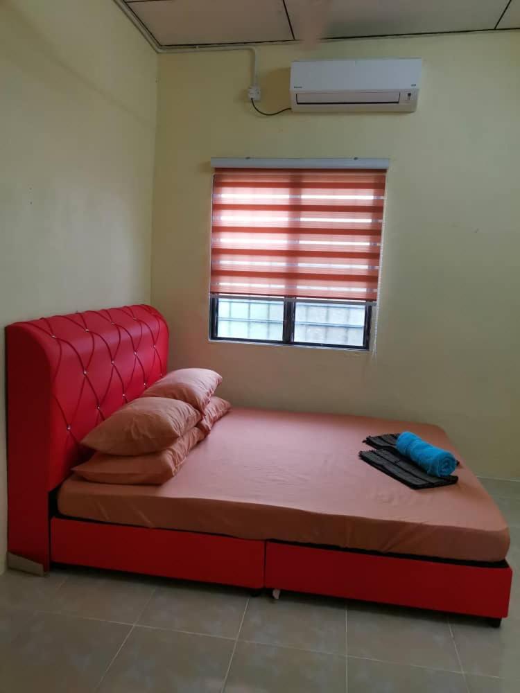Three-Bedroom House photo 3
