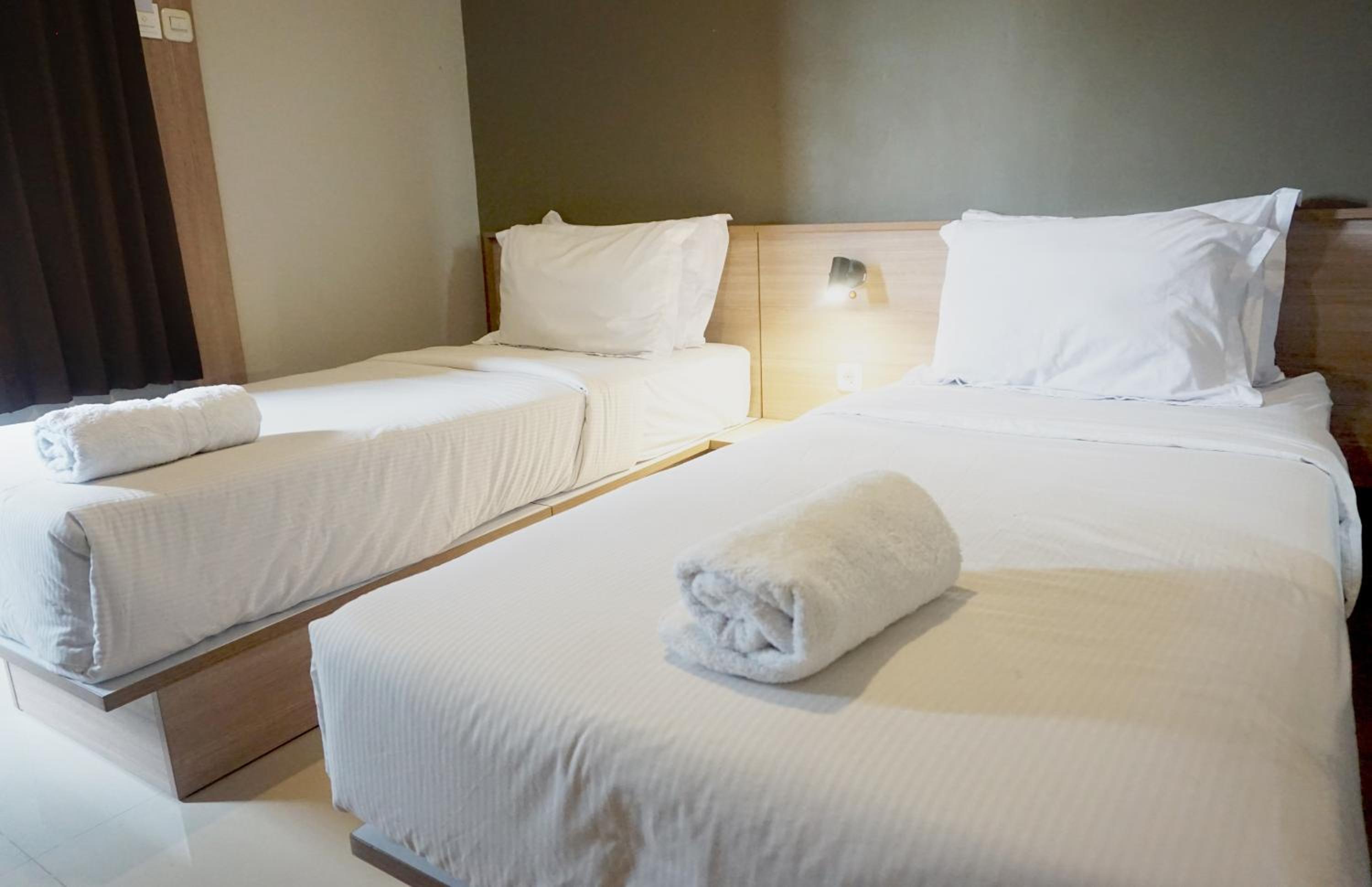 Standard Twin Room - Photo 3