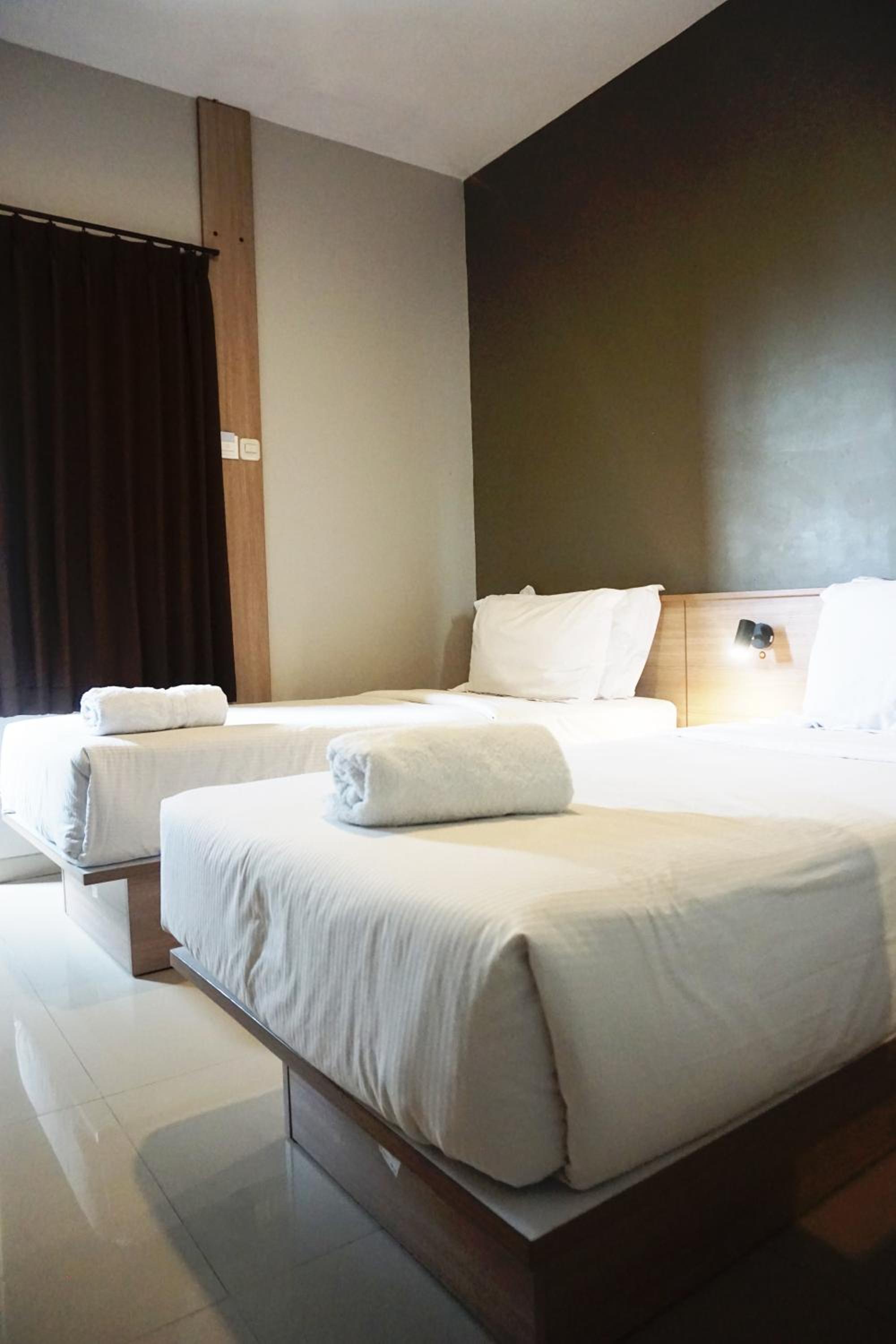 Standard Twin Room - Photo 4