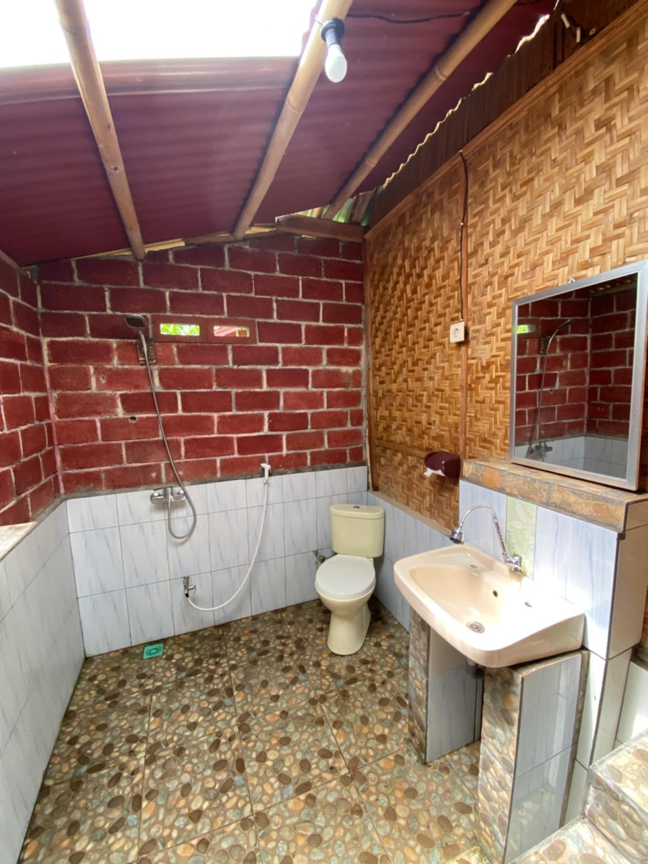 Budget Bungalow with Garden View - Photo 6