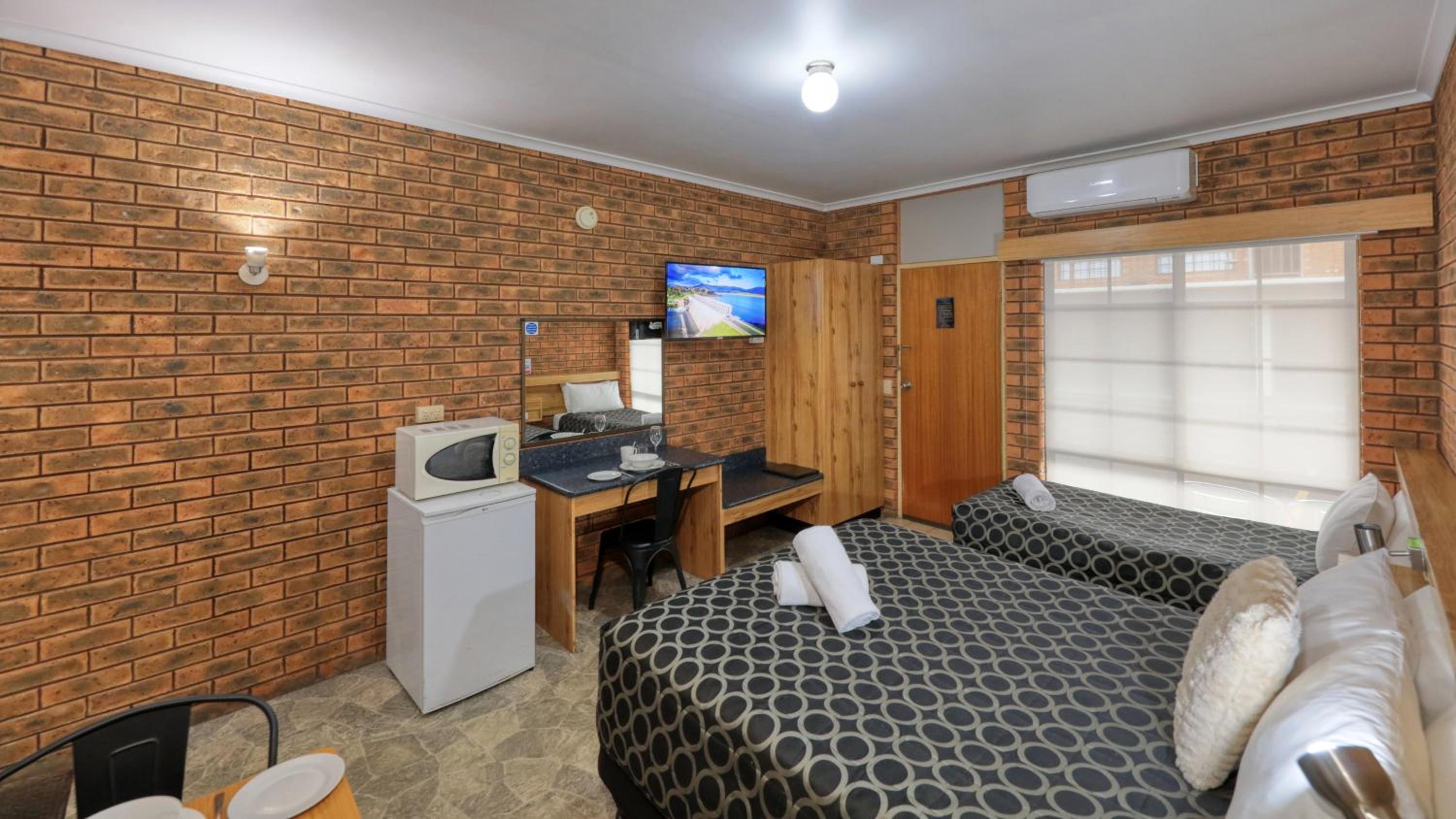 Twin or Double Room with Disability Access photo 3