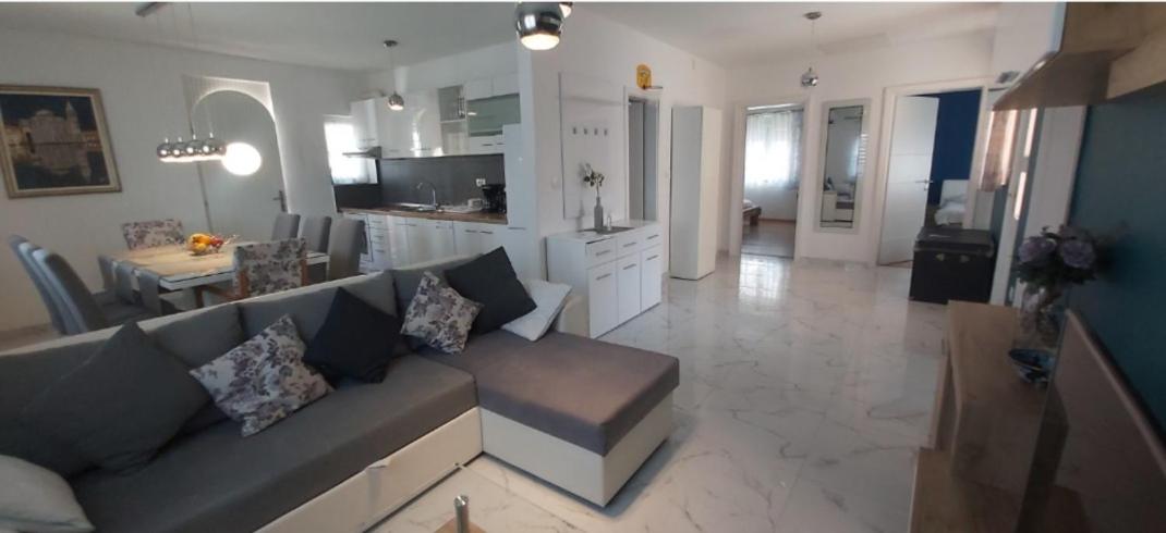 Three-Bedroom Townhouse - Photo 3