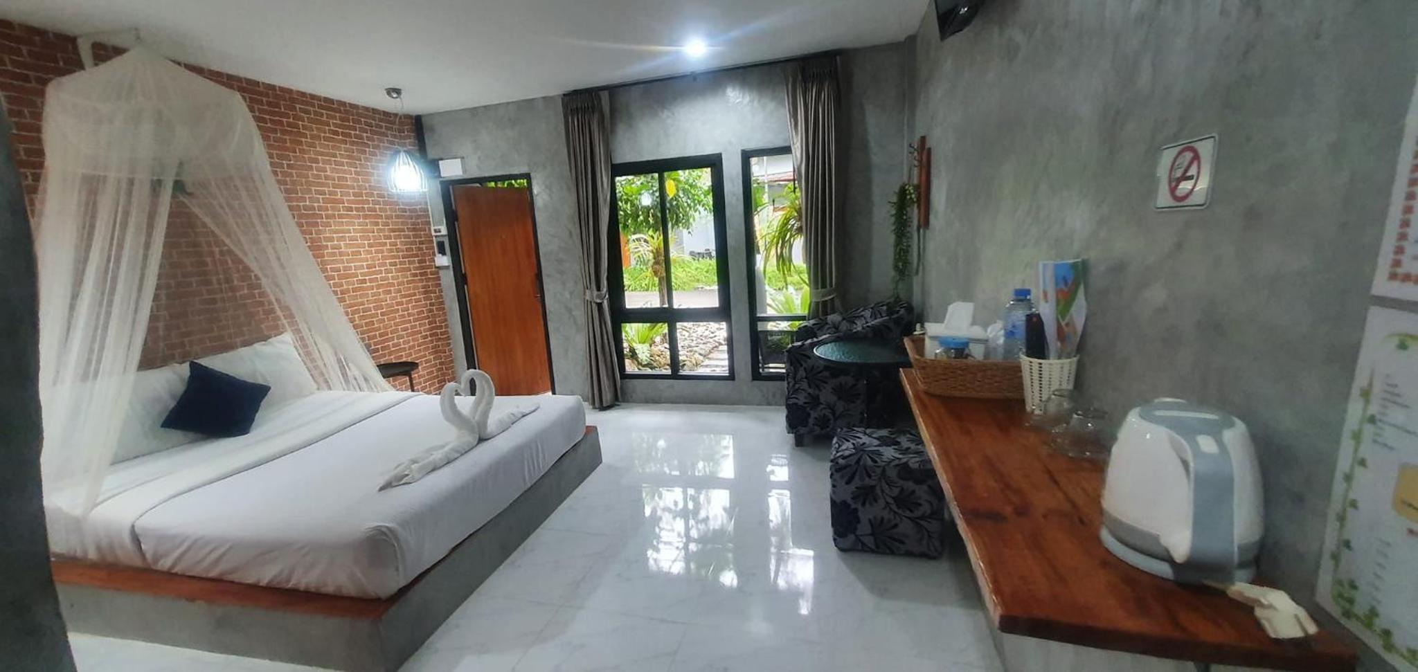 Deluxe King Room photo 1