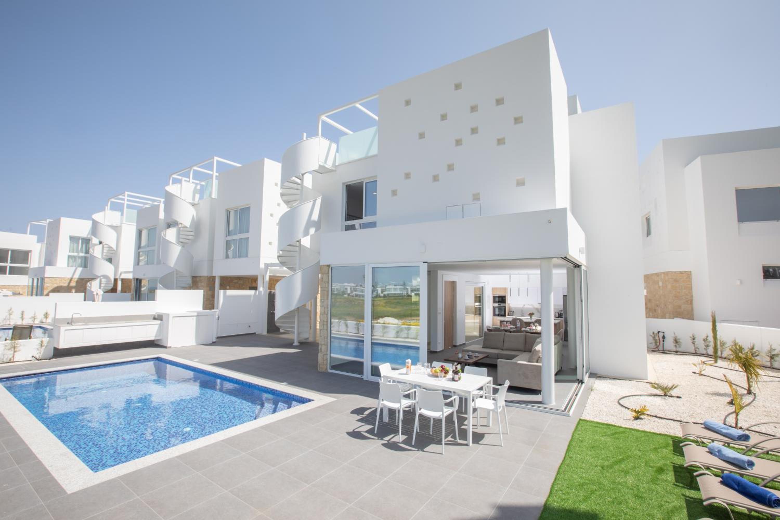 Three-Bedroom Villa photo 3