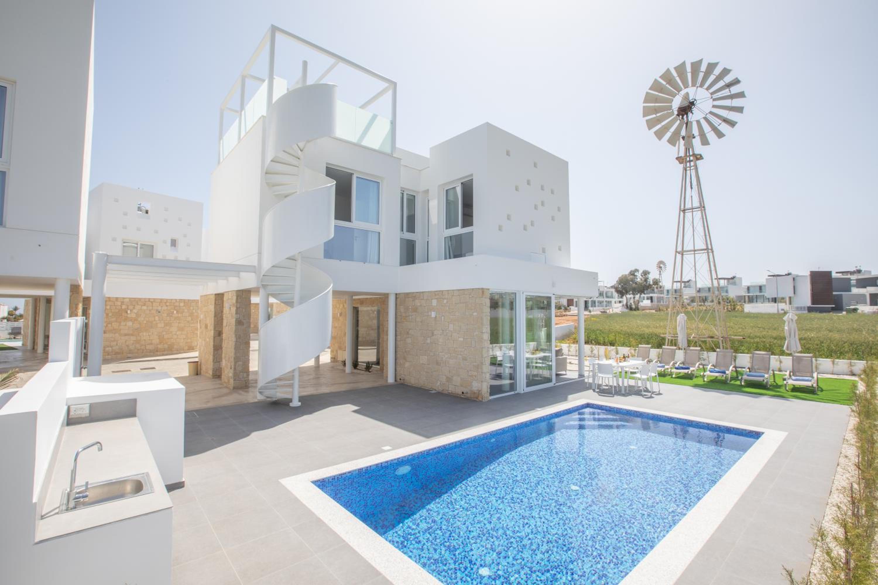 Three-Bedroom Villa photo 1