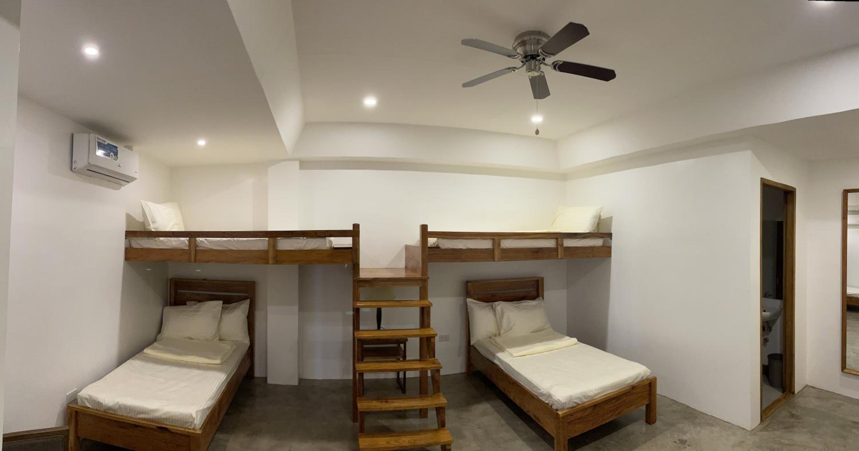 Quadruple Room - Photo 1