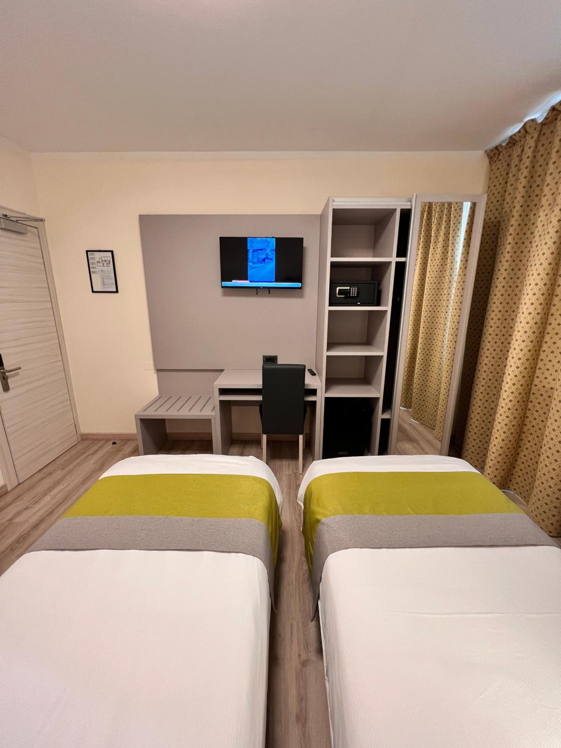 Double or Twin Room - Photo 2