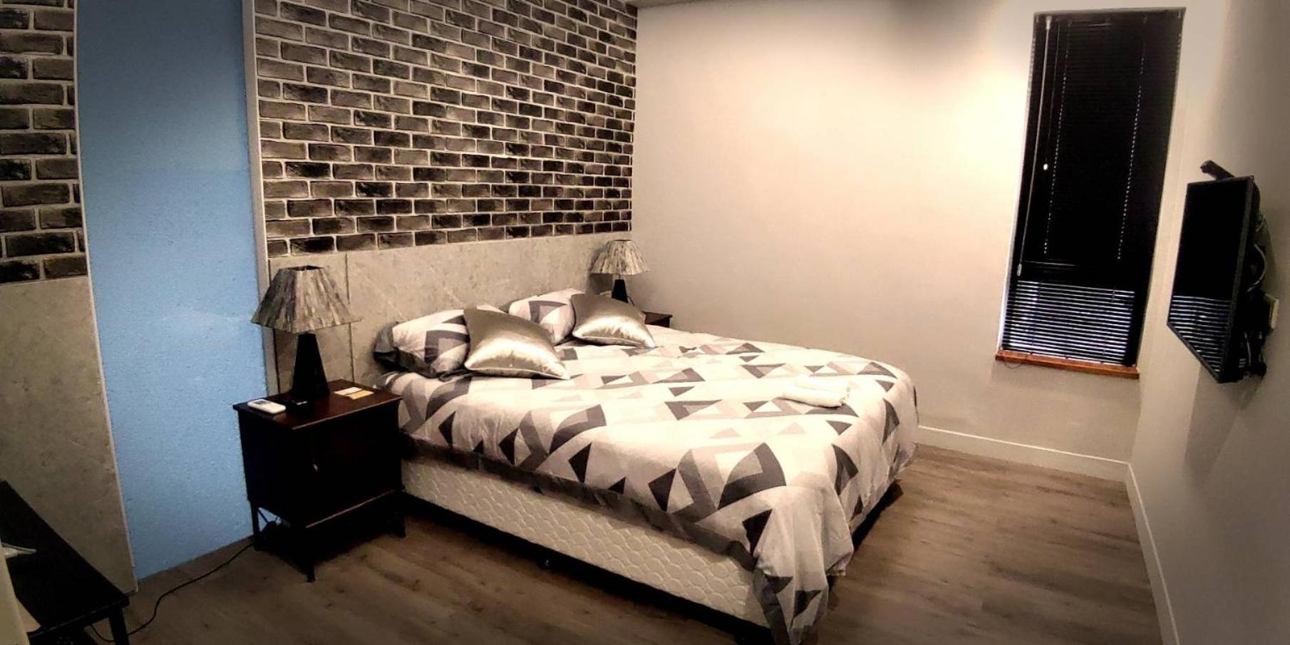 Quadruple Room with Private Bathroom photo 3