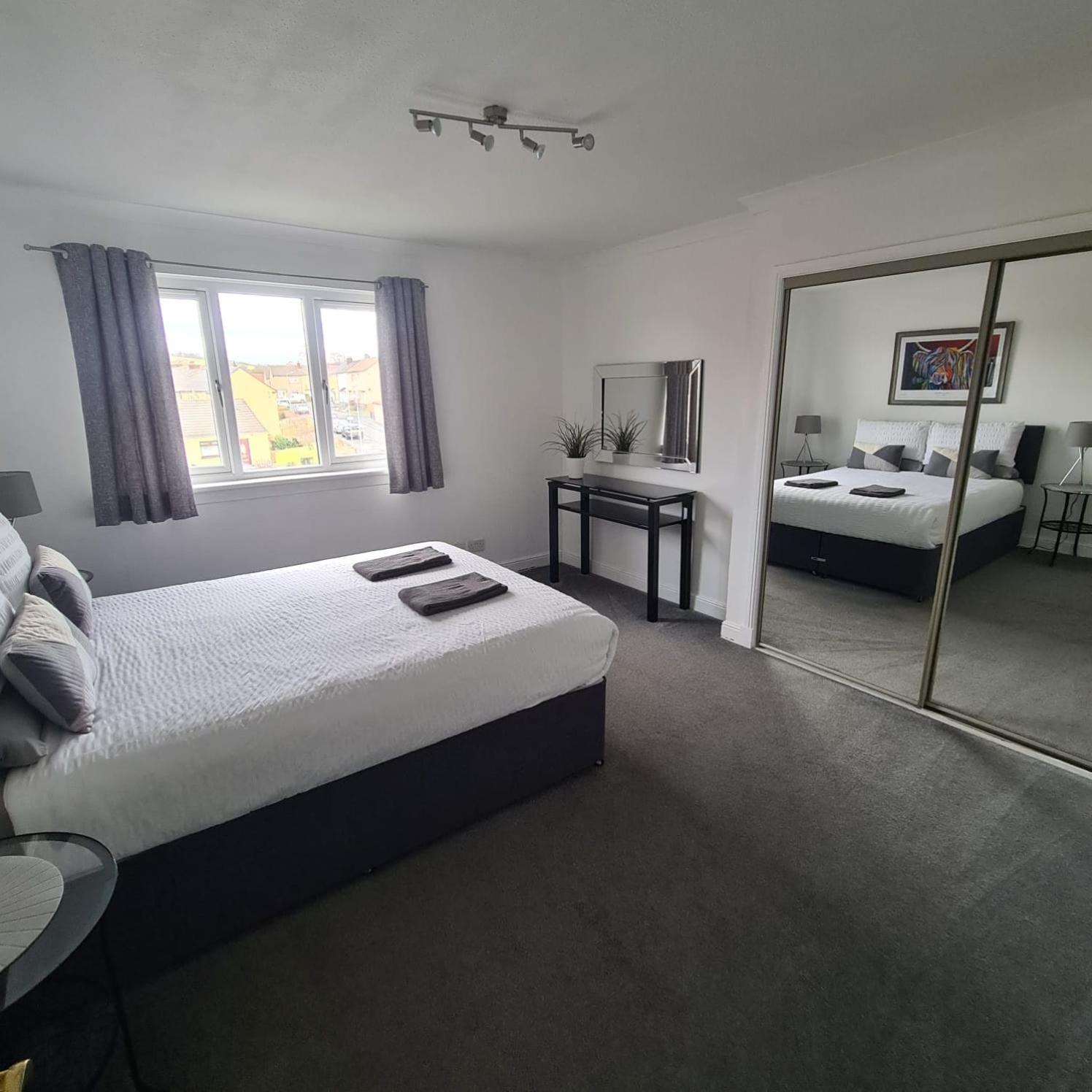 Two-Bedroom Apartment - Photo 3