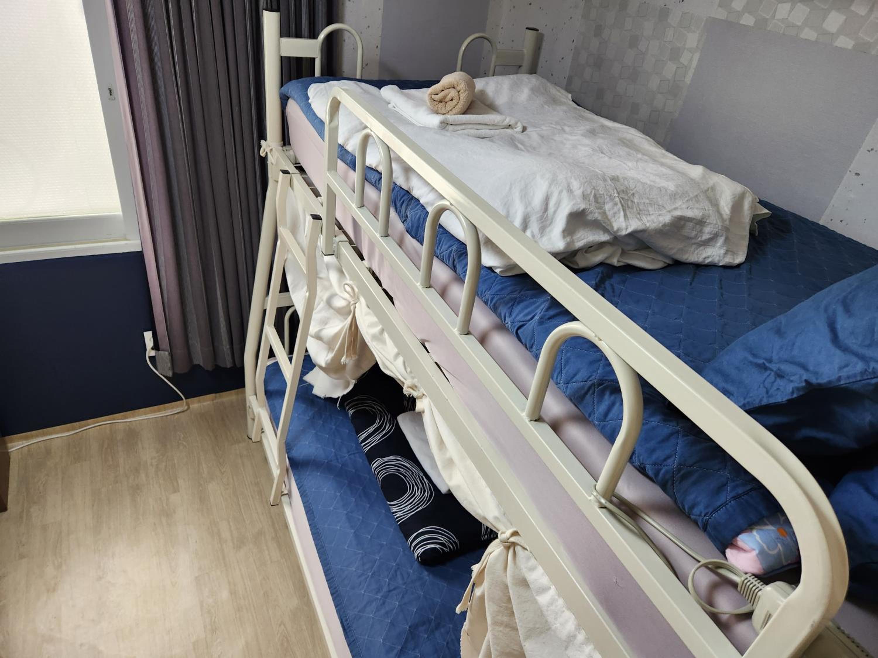 Bed in 4-Bed Mixed Dormitory Room photo 2