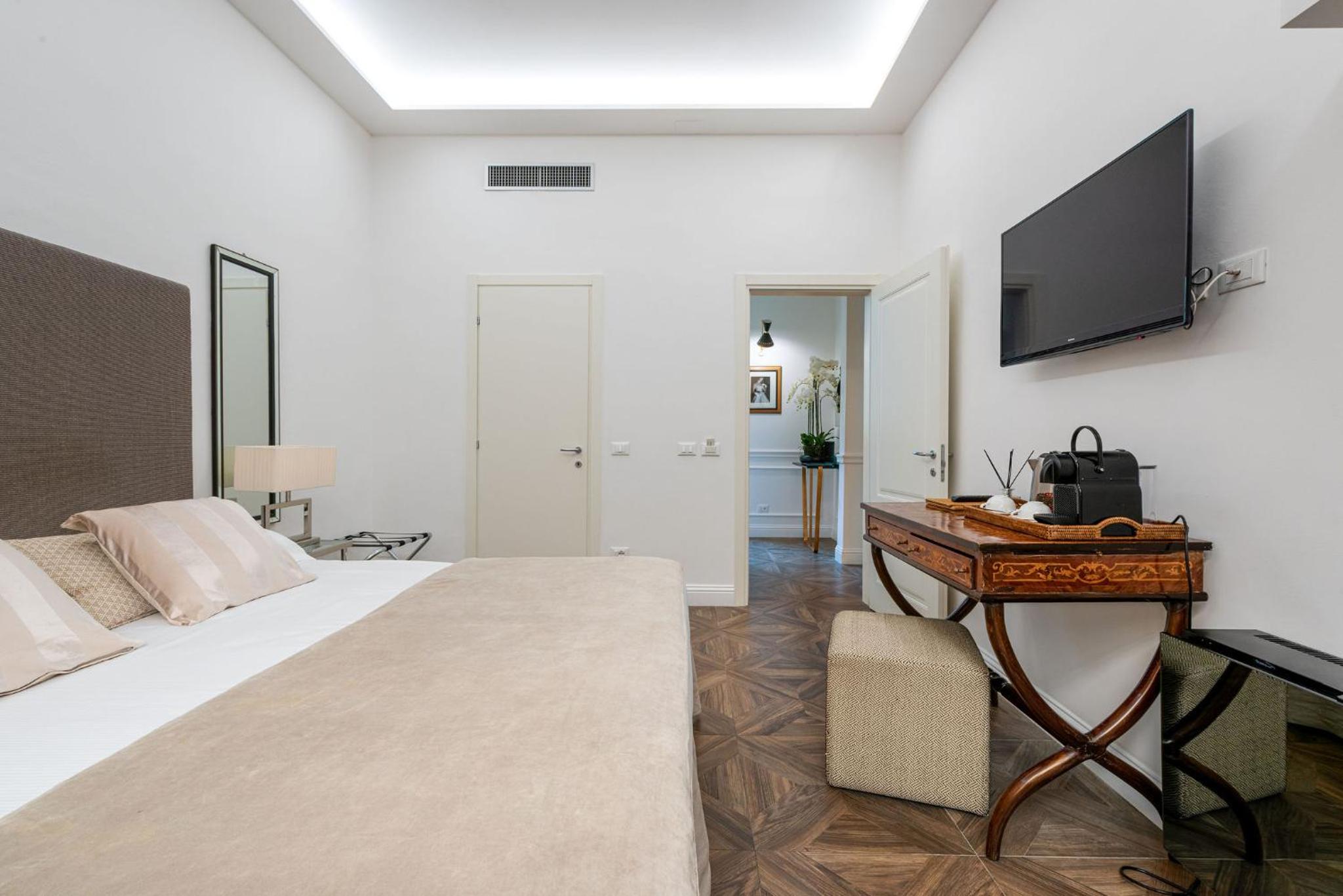 Double Room with Private Bathroom photo 2