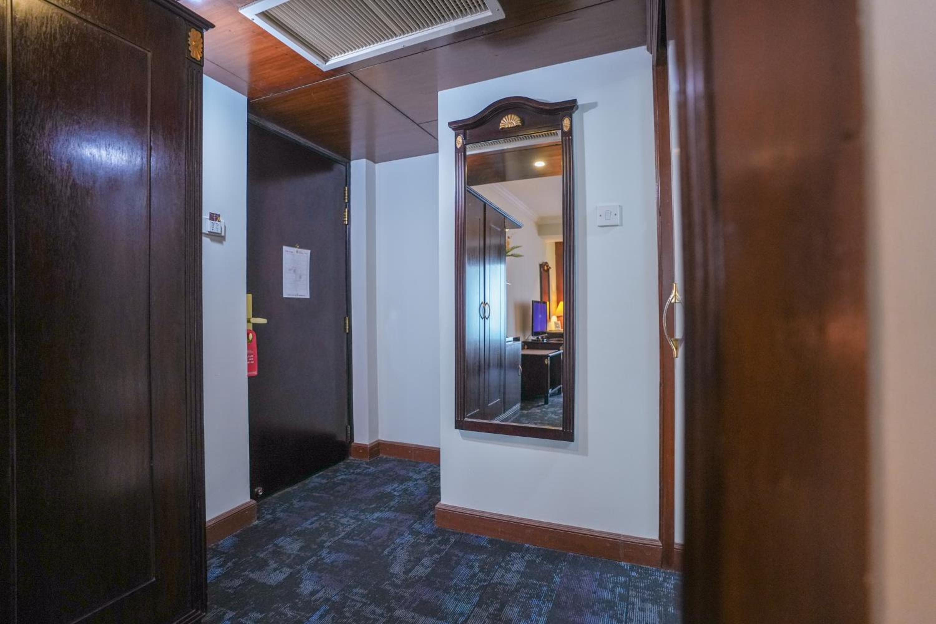 Deluxe King Room photo 3
