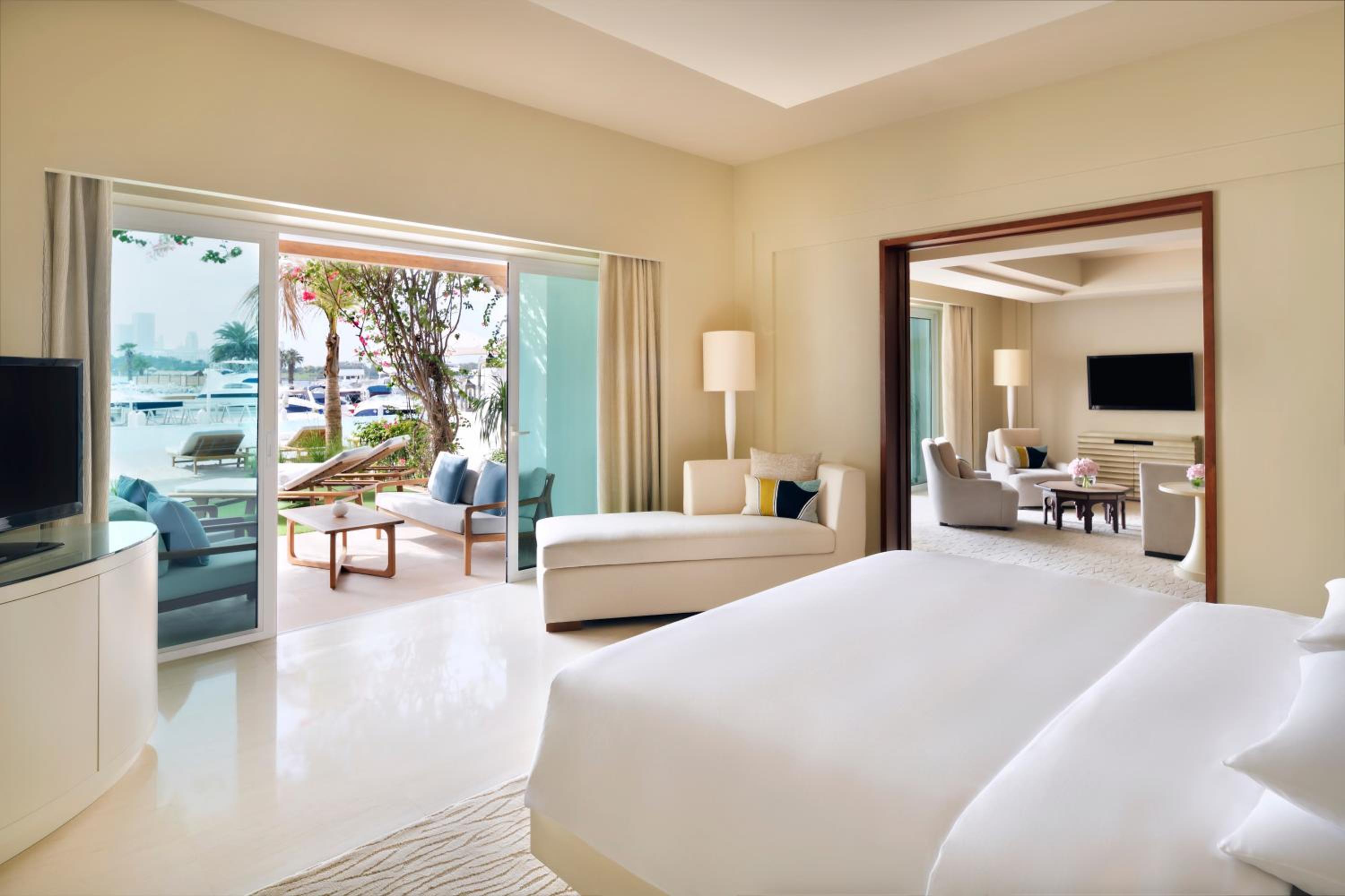 Family Lagoon Beach Suite