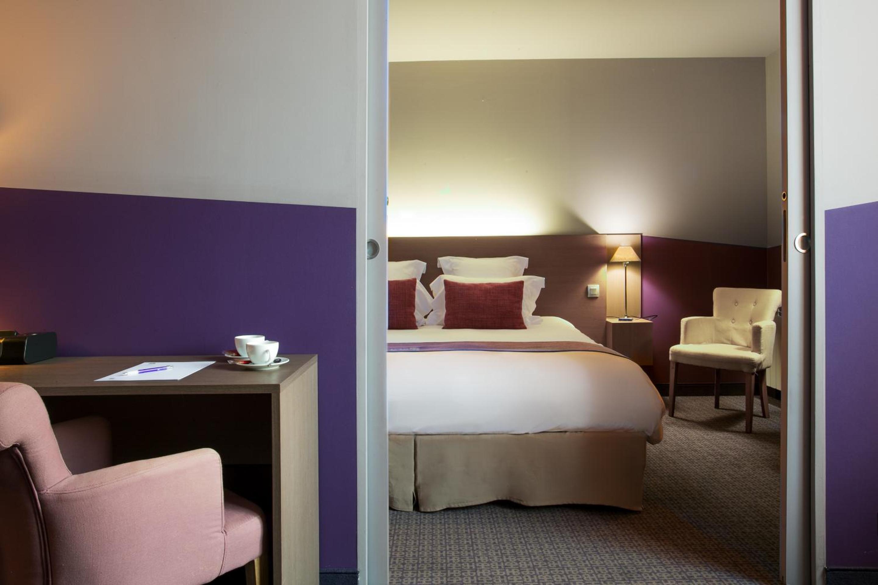 King Suite with Sofa Bed - Photo 7