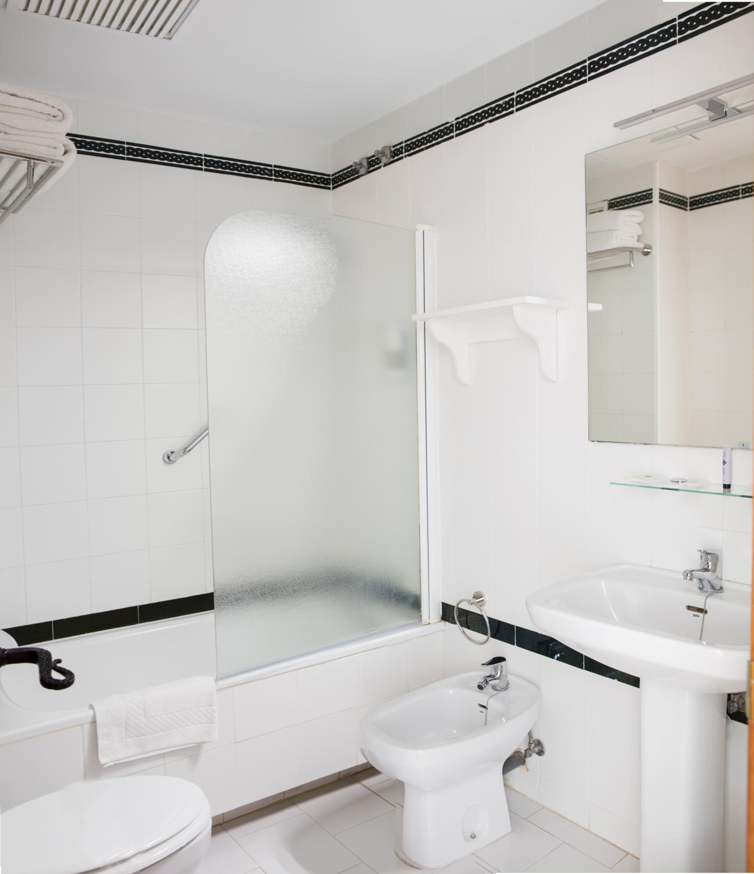 Double or Twin Room - Photo 2