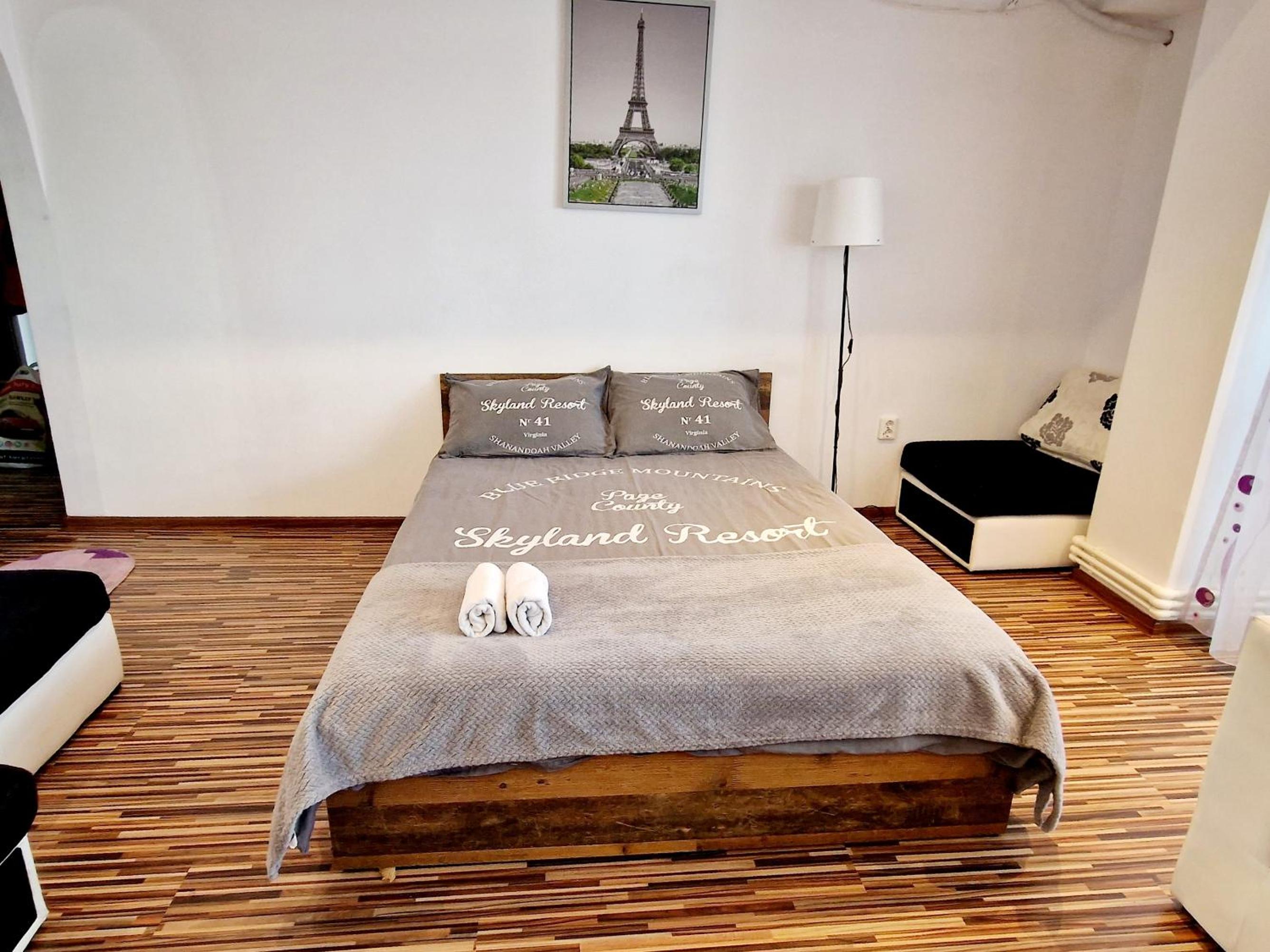 One-Bedroom Apartment photo 1