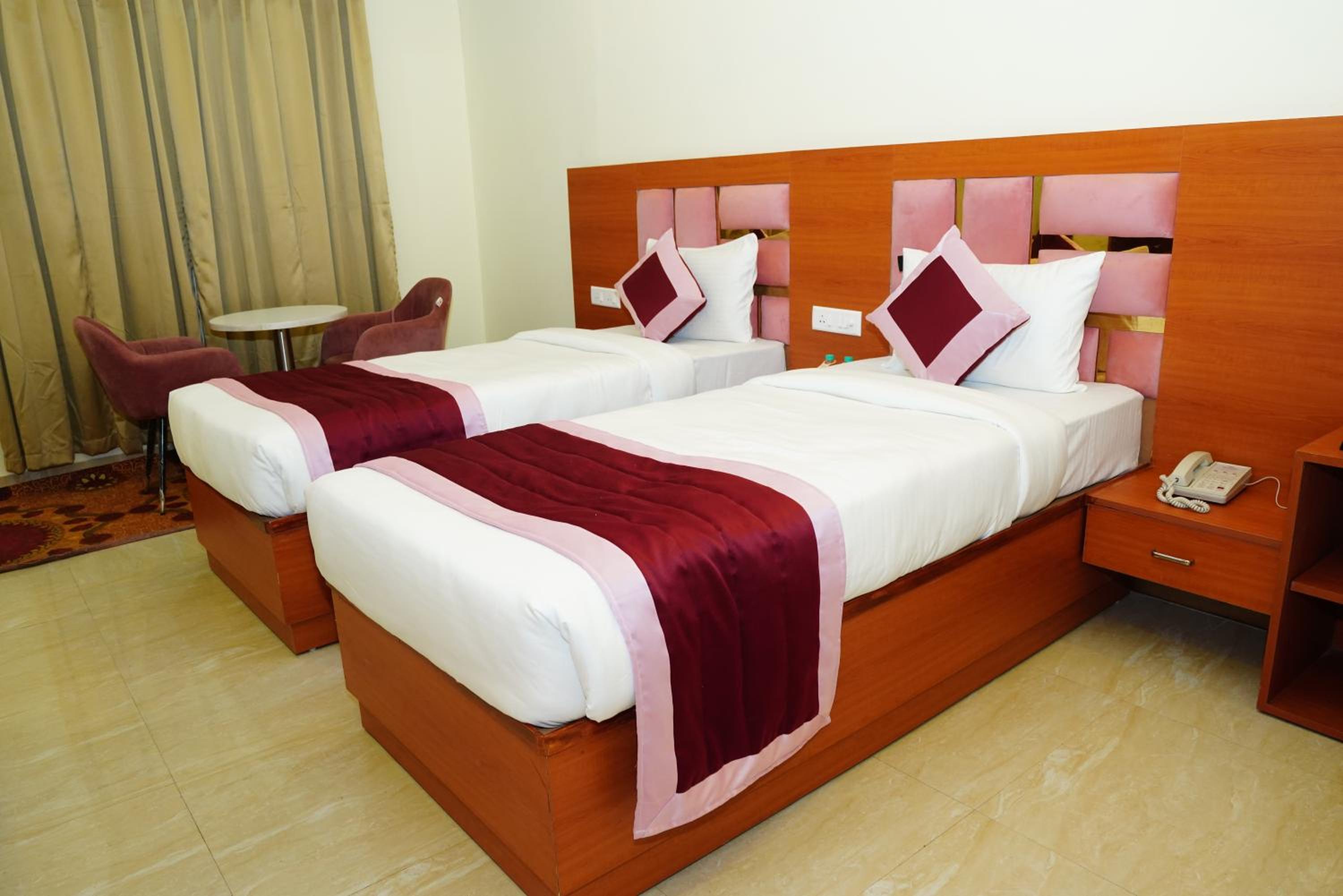 Double or Twin Room - Photo 4