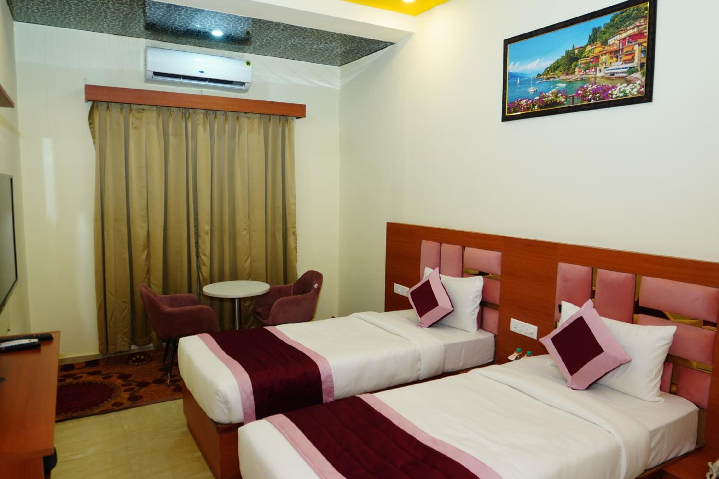 Double or Twin Room - Photo 2