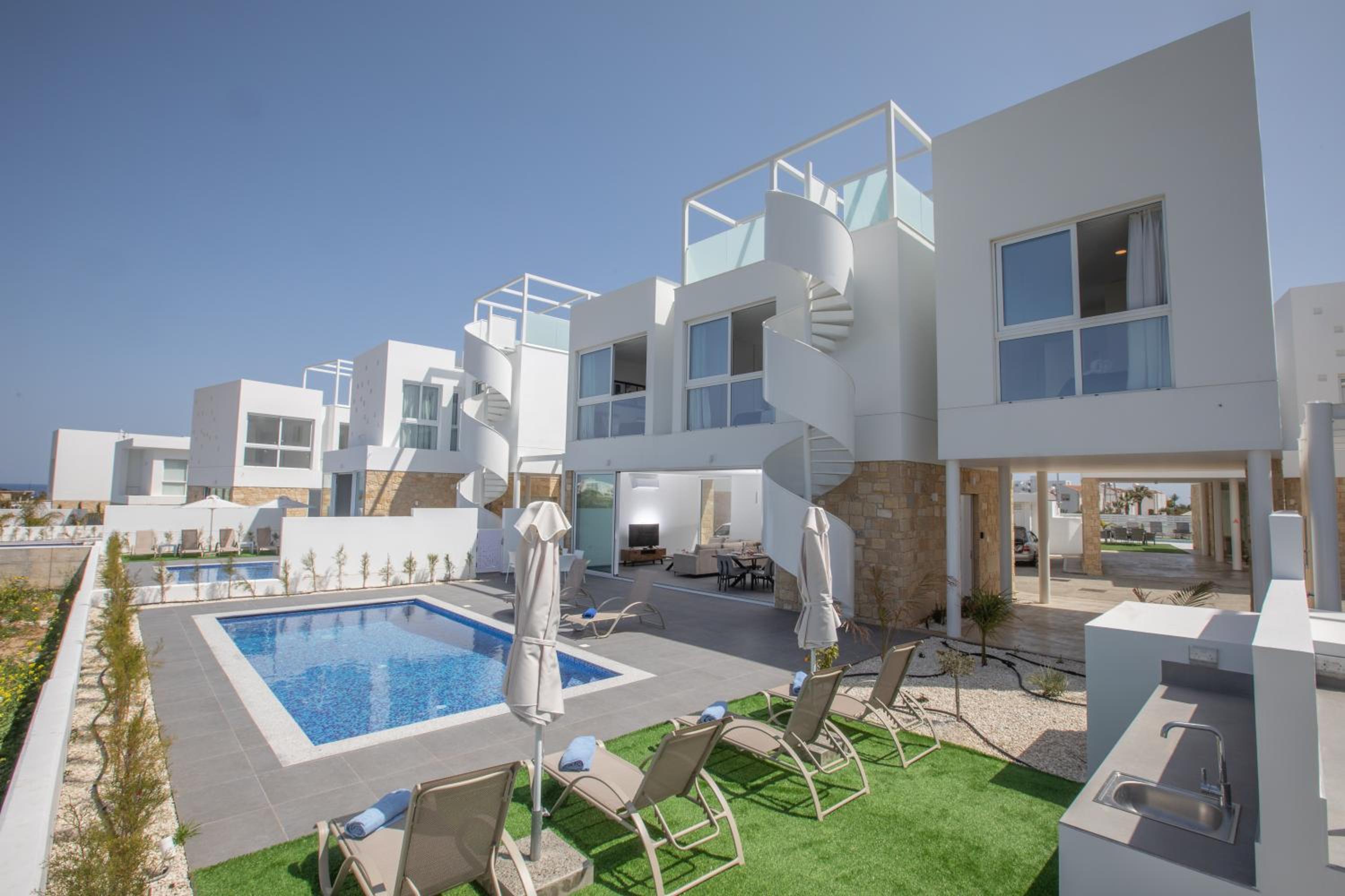 Three-Bedroom Villa photo 1