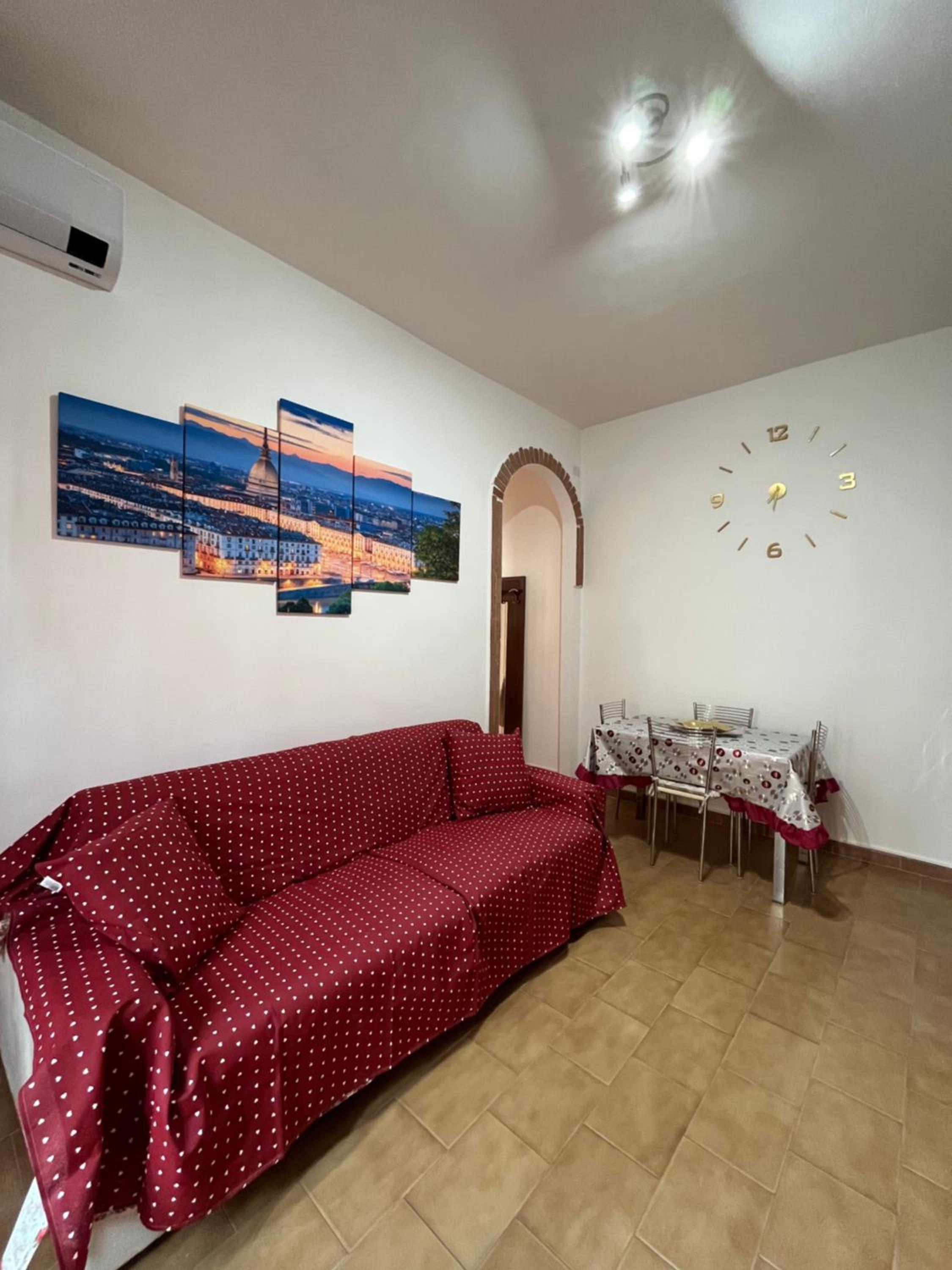 One-Bedroom Apartment photo 1