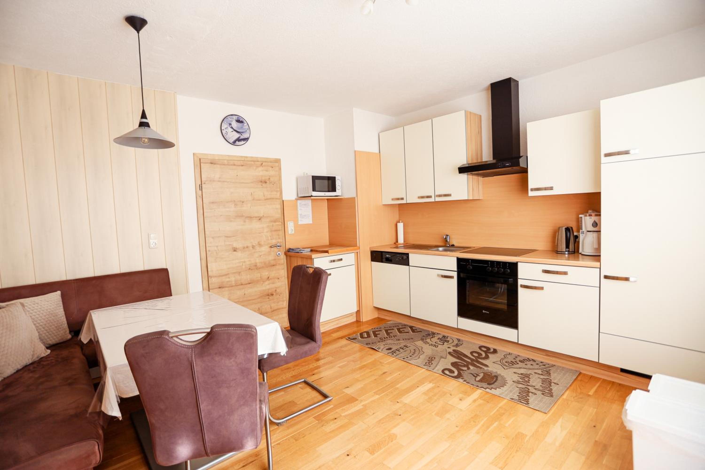 Comfort Two-Bedroom Apartment with Balcony photo 3