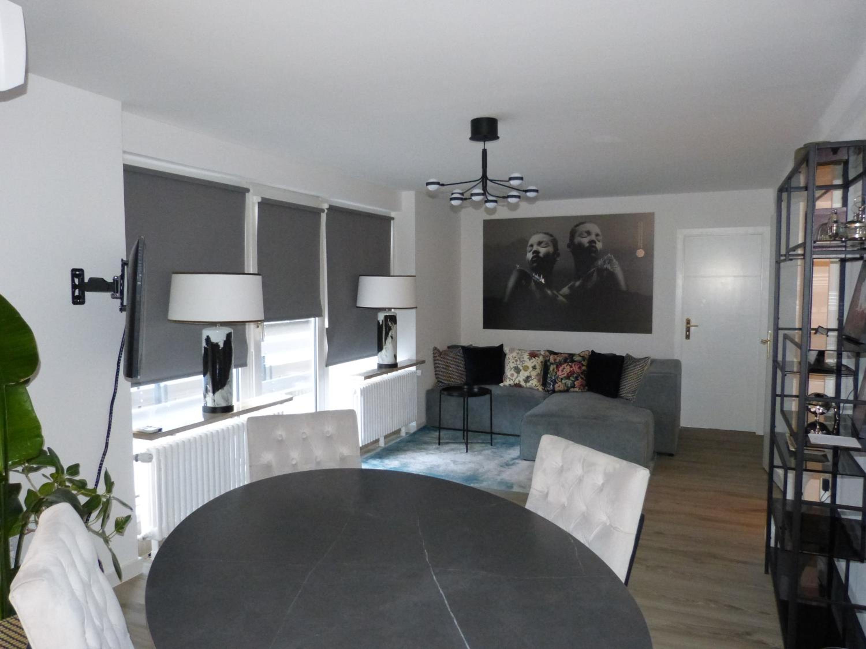 Family Room - Photo 6