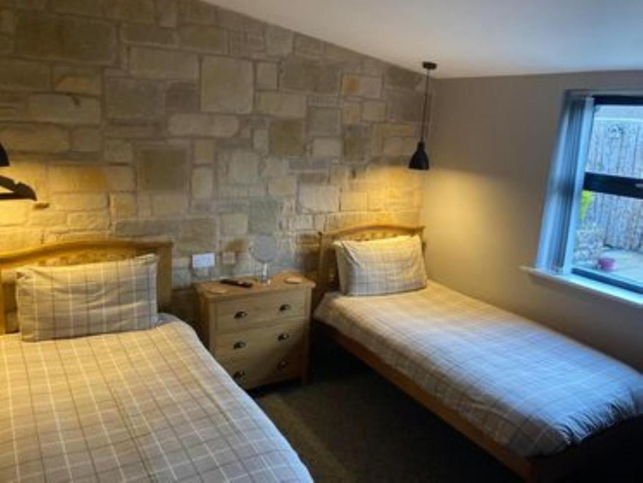 Twin Room with Private Bathroom - Photo 1