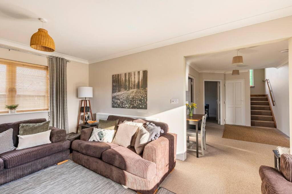 Five-Bedroom House photo 1