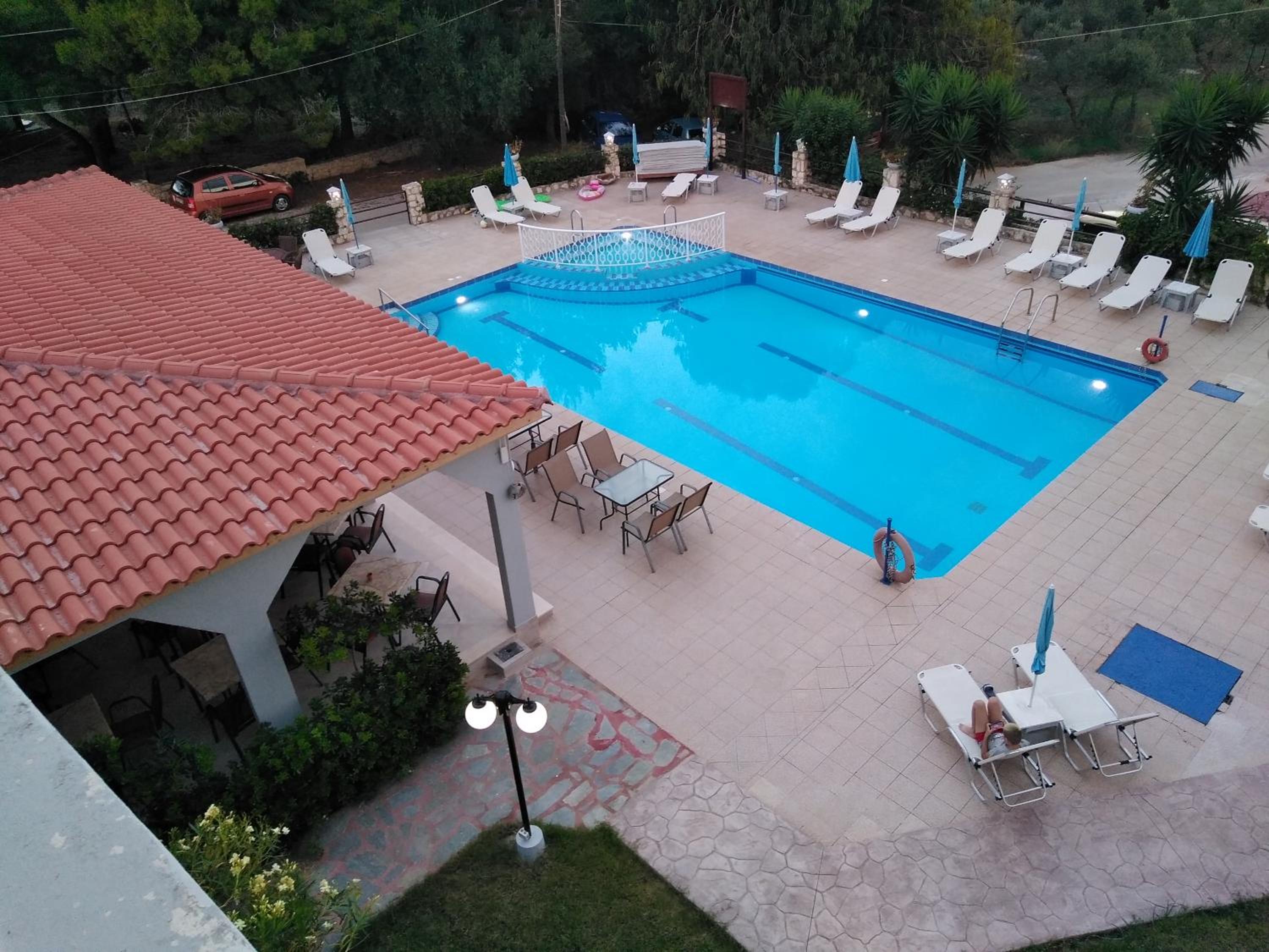 Studio With Pool View photo 2