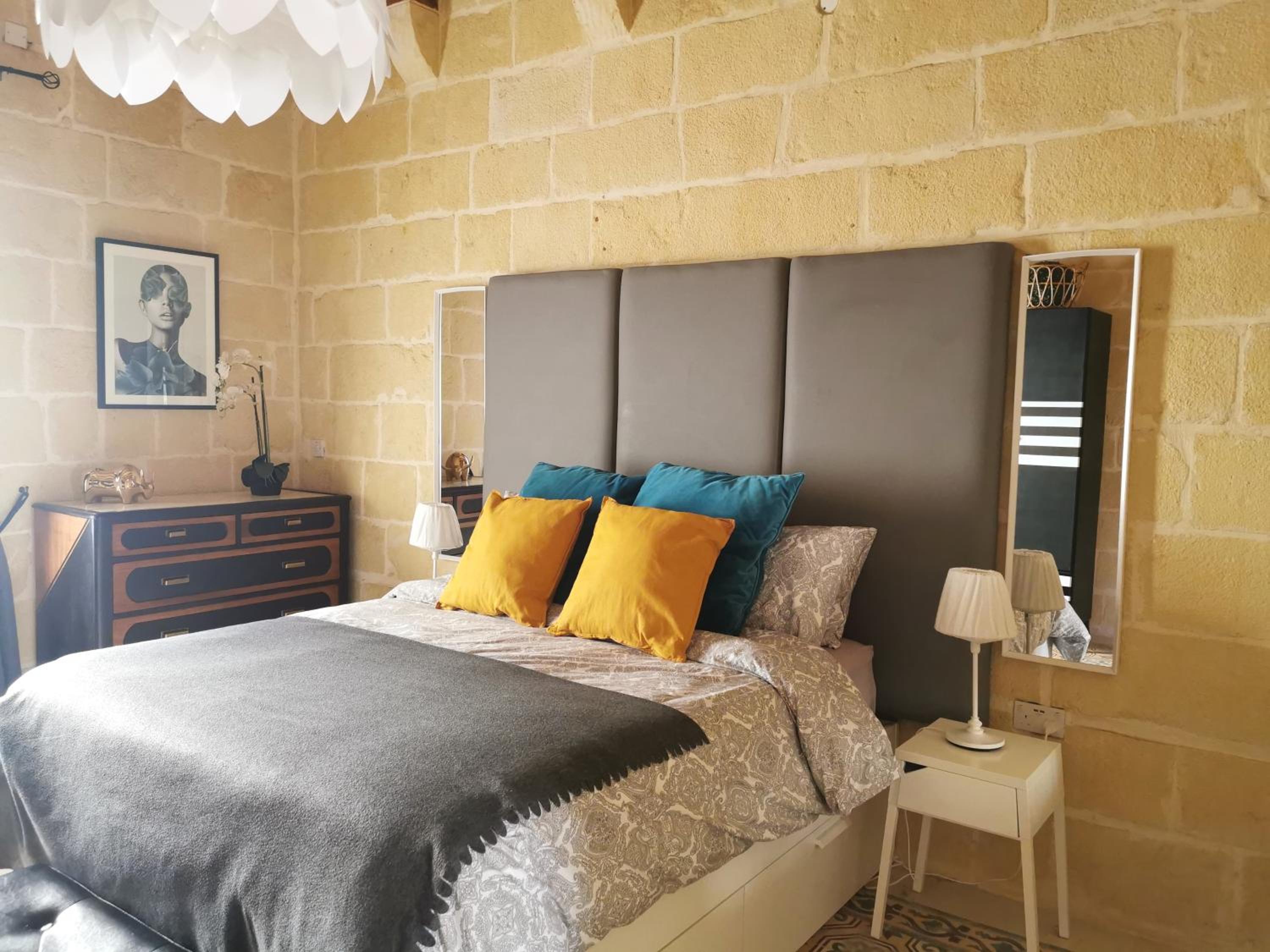 Queen Room with Pool View