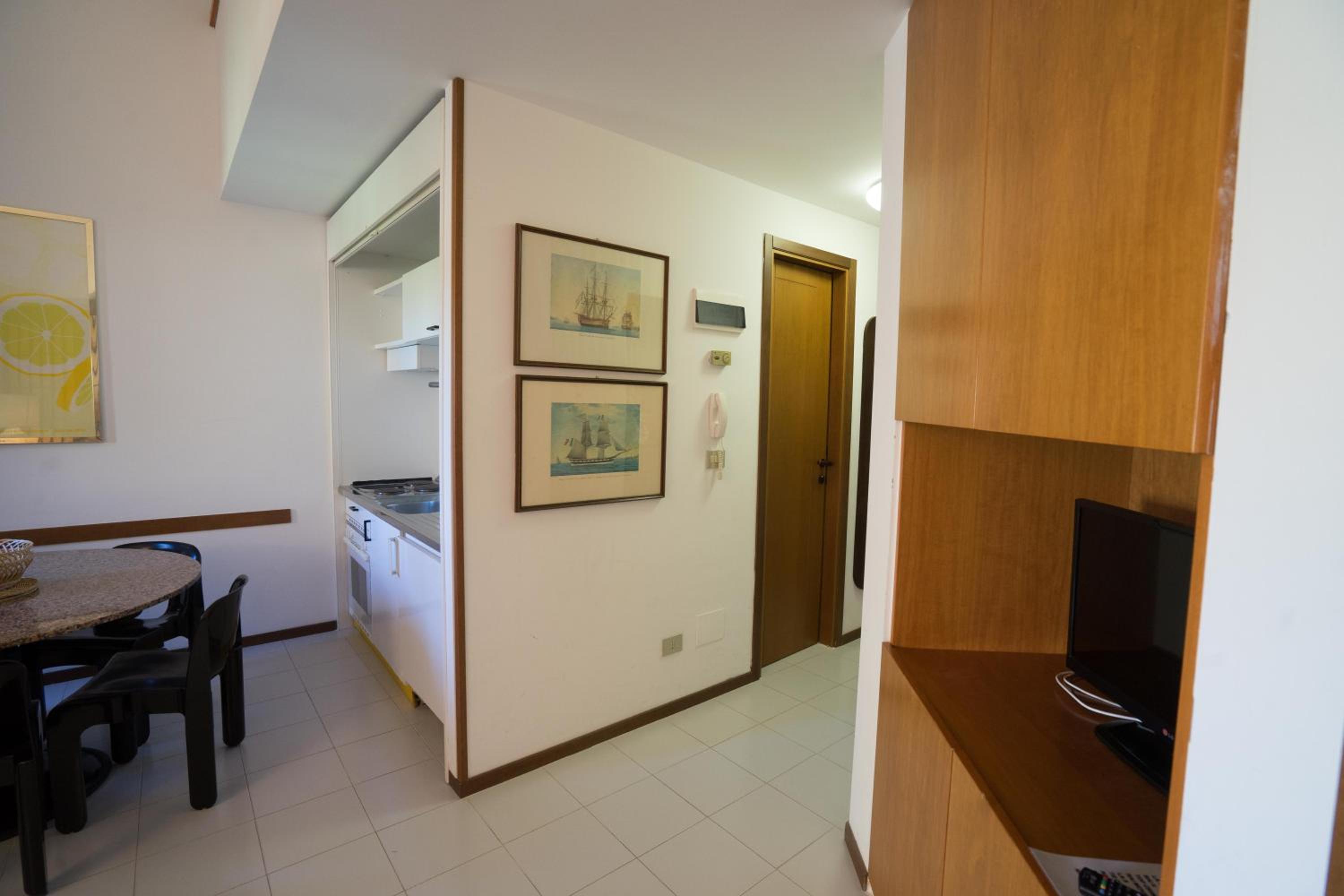 Apartment - Split Level photo 3