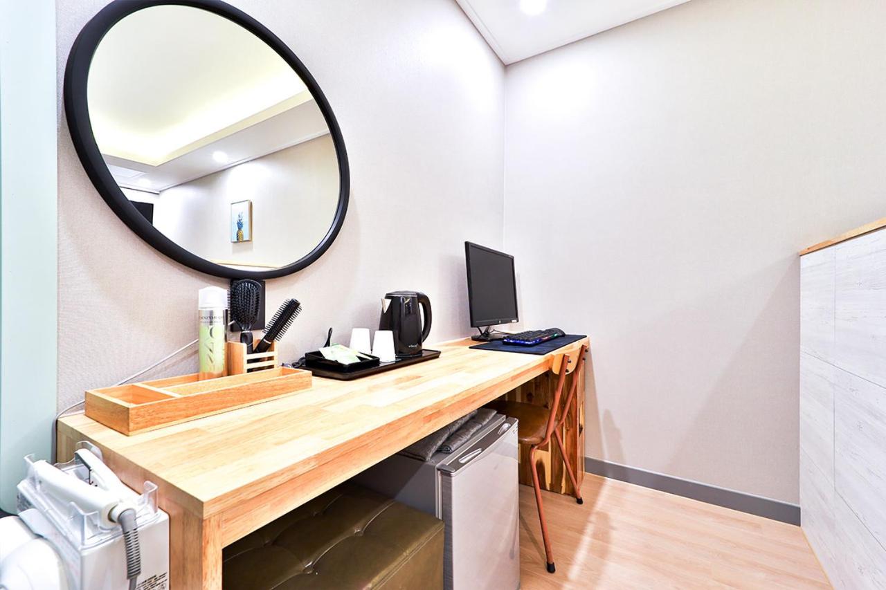 Standard Double Room - Photo 7